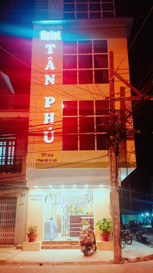 Tan Phu Khách sạn *