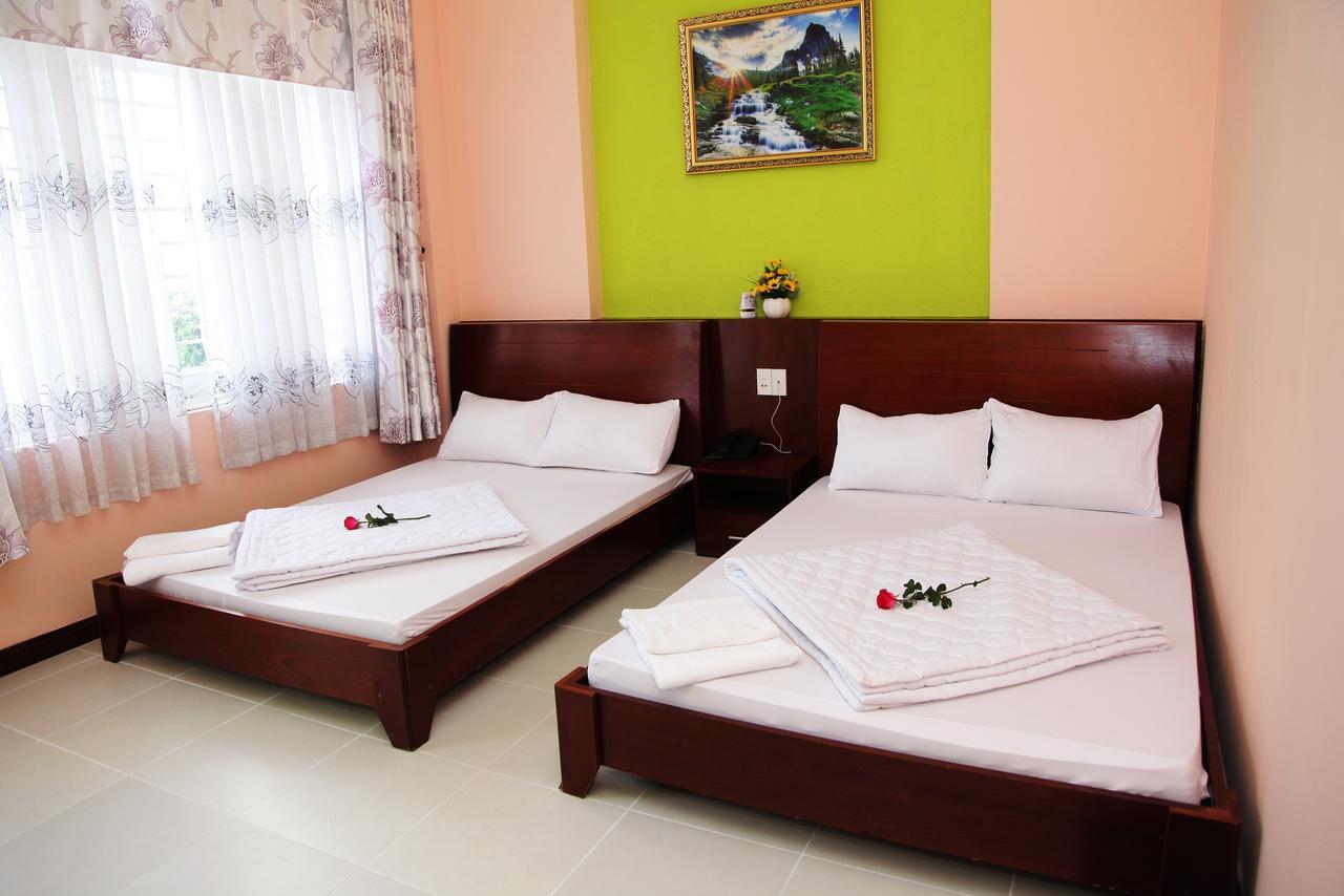 Ngoi Sao Hotel *