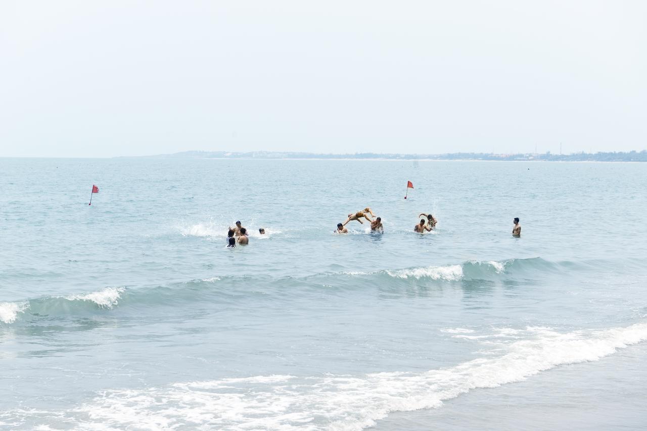 Hon Rom Central Beach Resort
