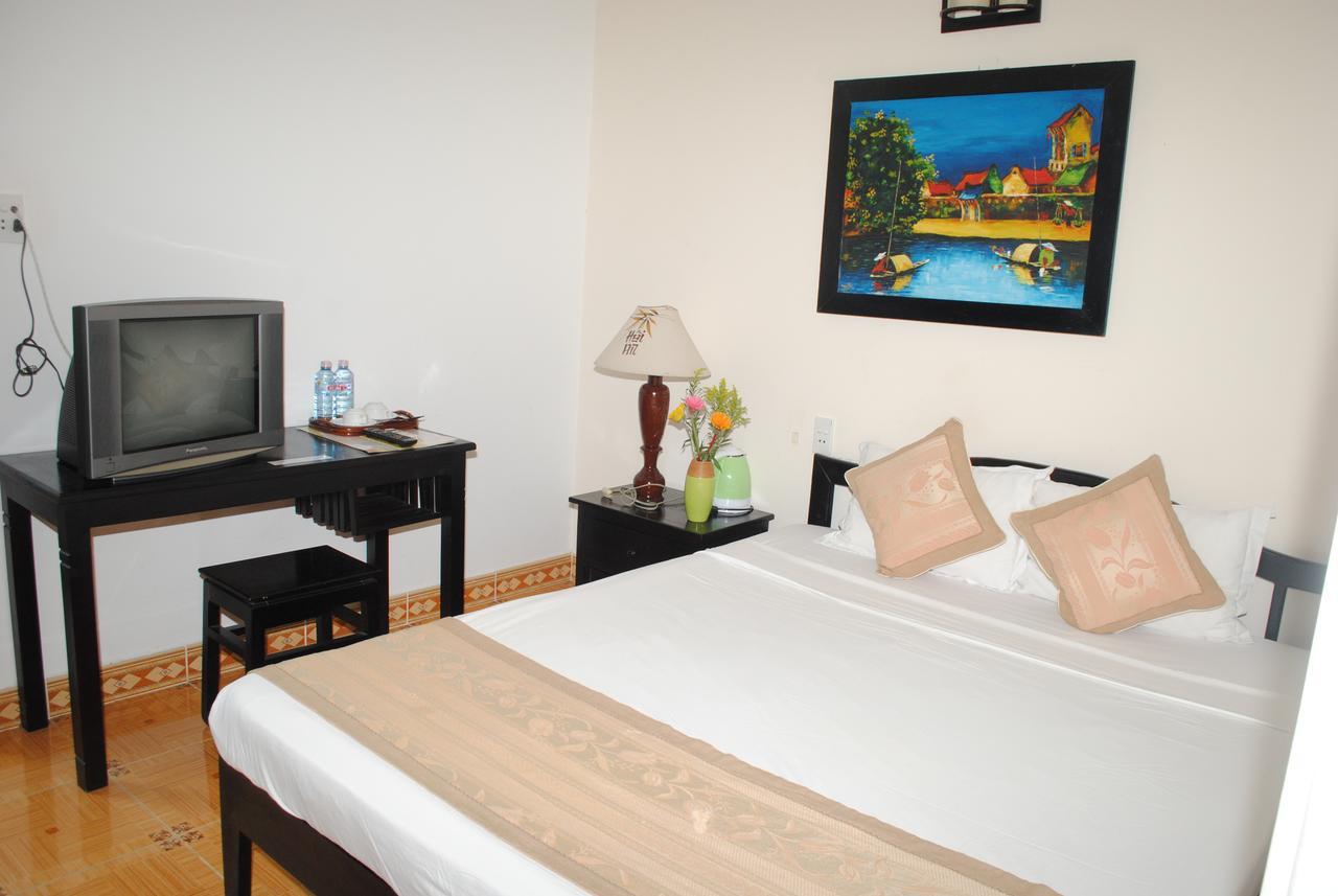 Thuyen Homestay *
