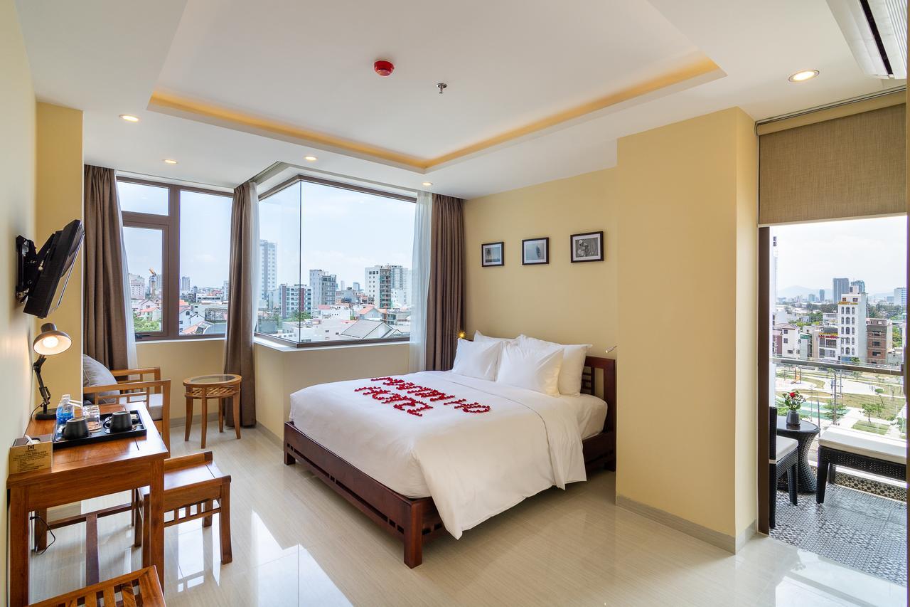 Martin Ho & Hotel 3*