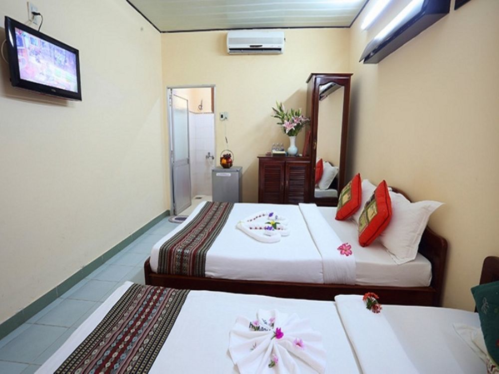 Resort Hon Rom Central Beach Resort
