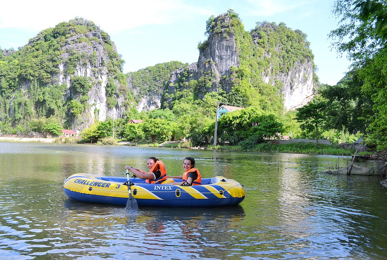 Tam Coc Lakeside