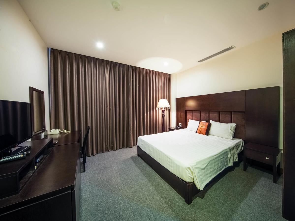 Plaza Hotel 4*