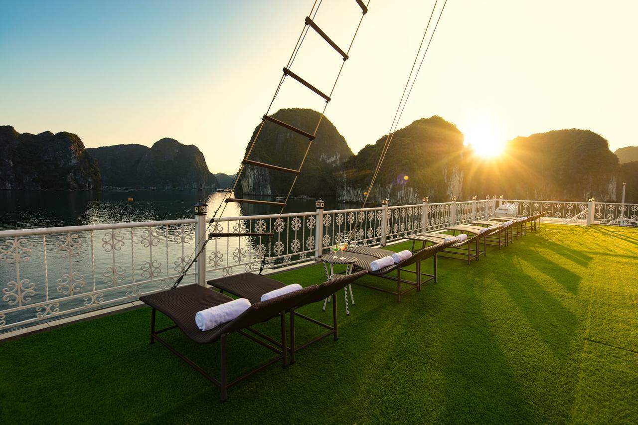 Unicharm Cruise  Ha Long