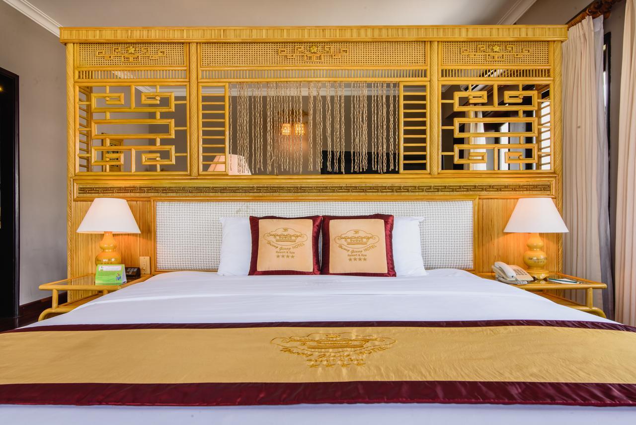 Huong Giang & 4*
