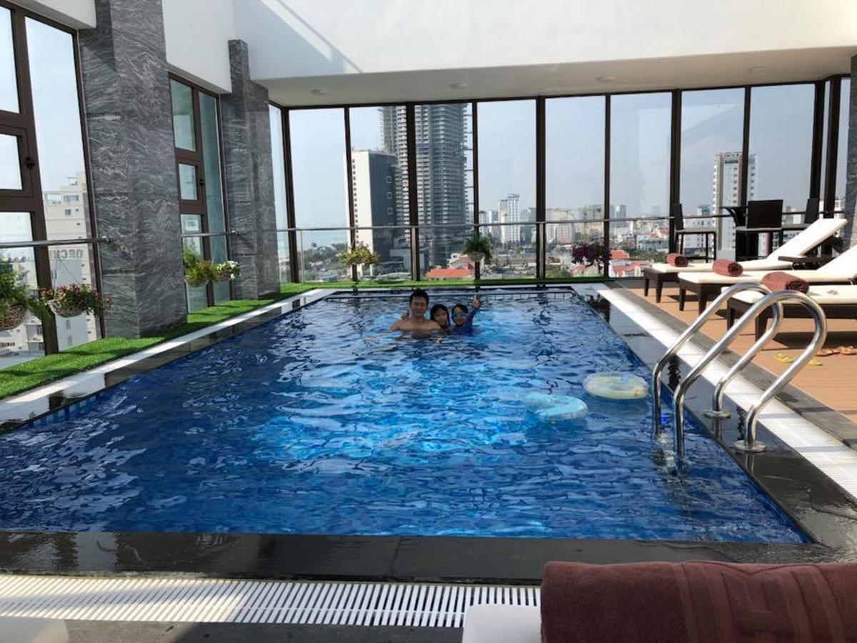 Martin Ho & Hotel 3*