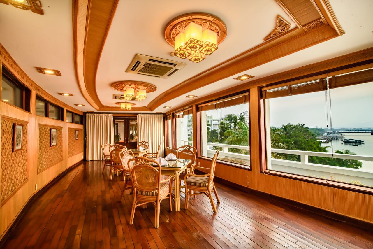 Huong Giang &