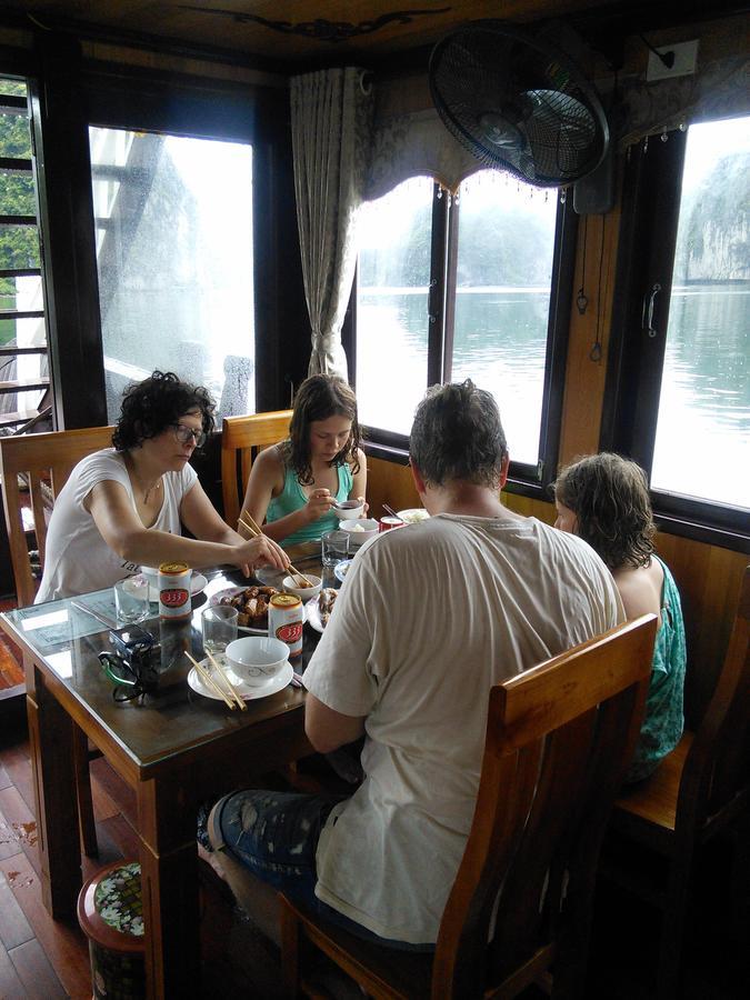 Nam Phương Khách sạn *