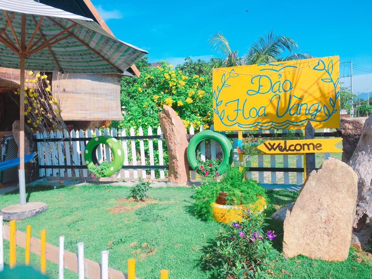 Dao Hoa Vang Cam Ranh