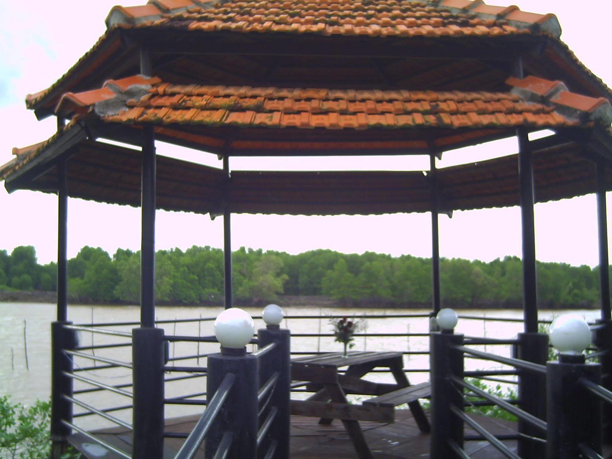 River Ray Estates