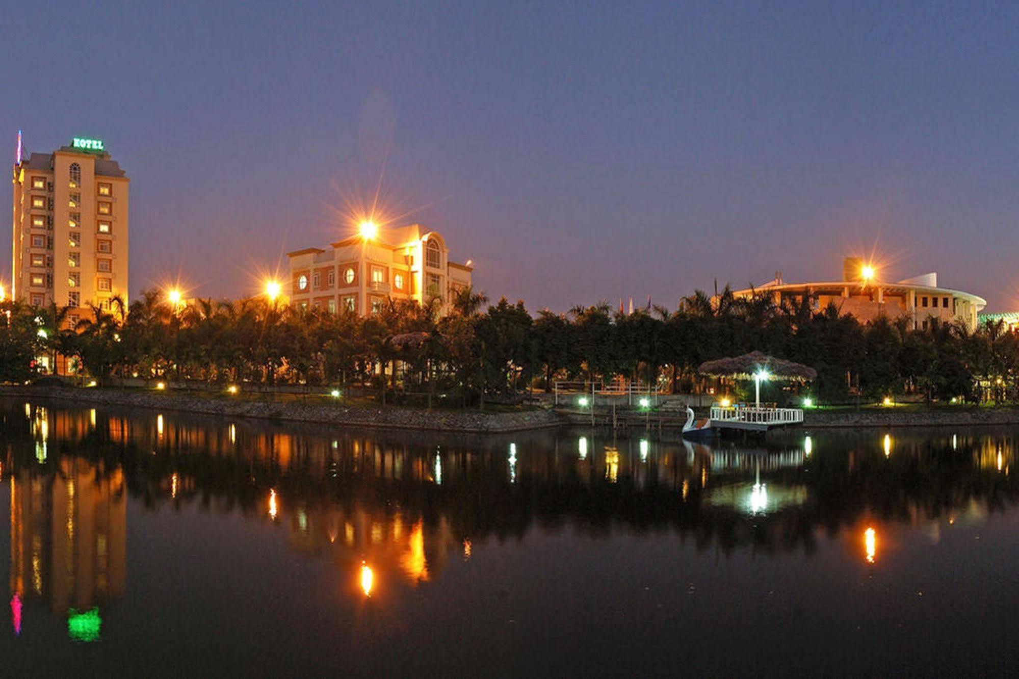 Camela & Hotel 4*