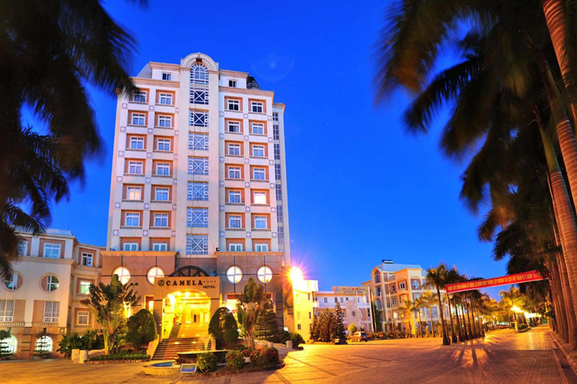 Hotel Camela & 4*