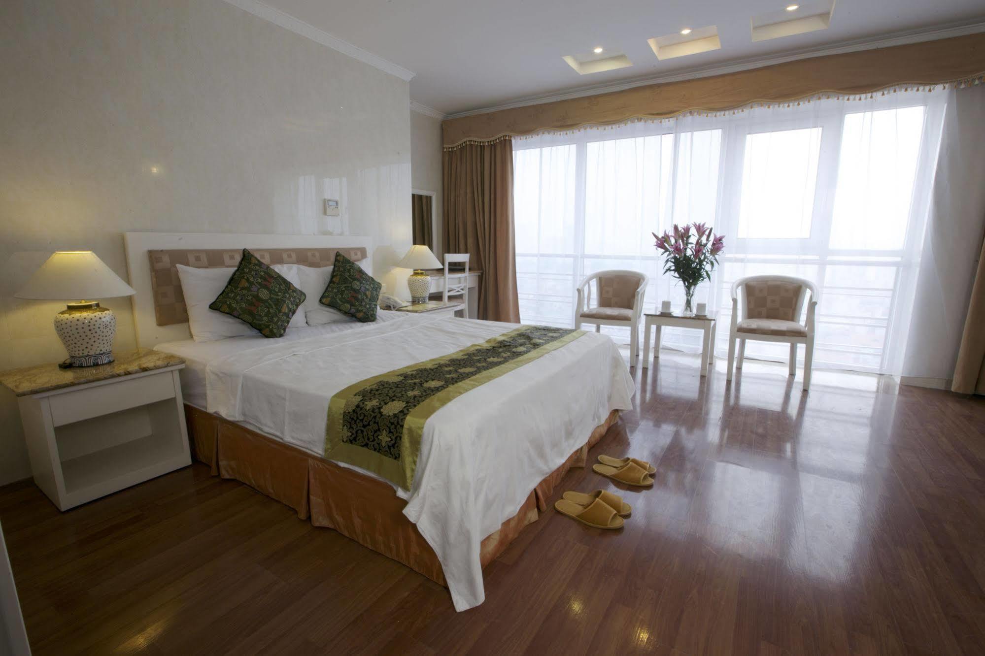 Khách sạn Danly