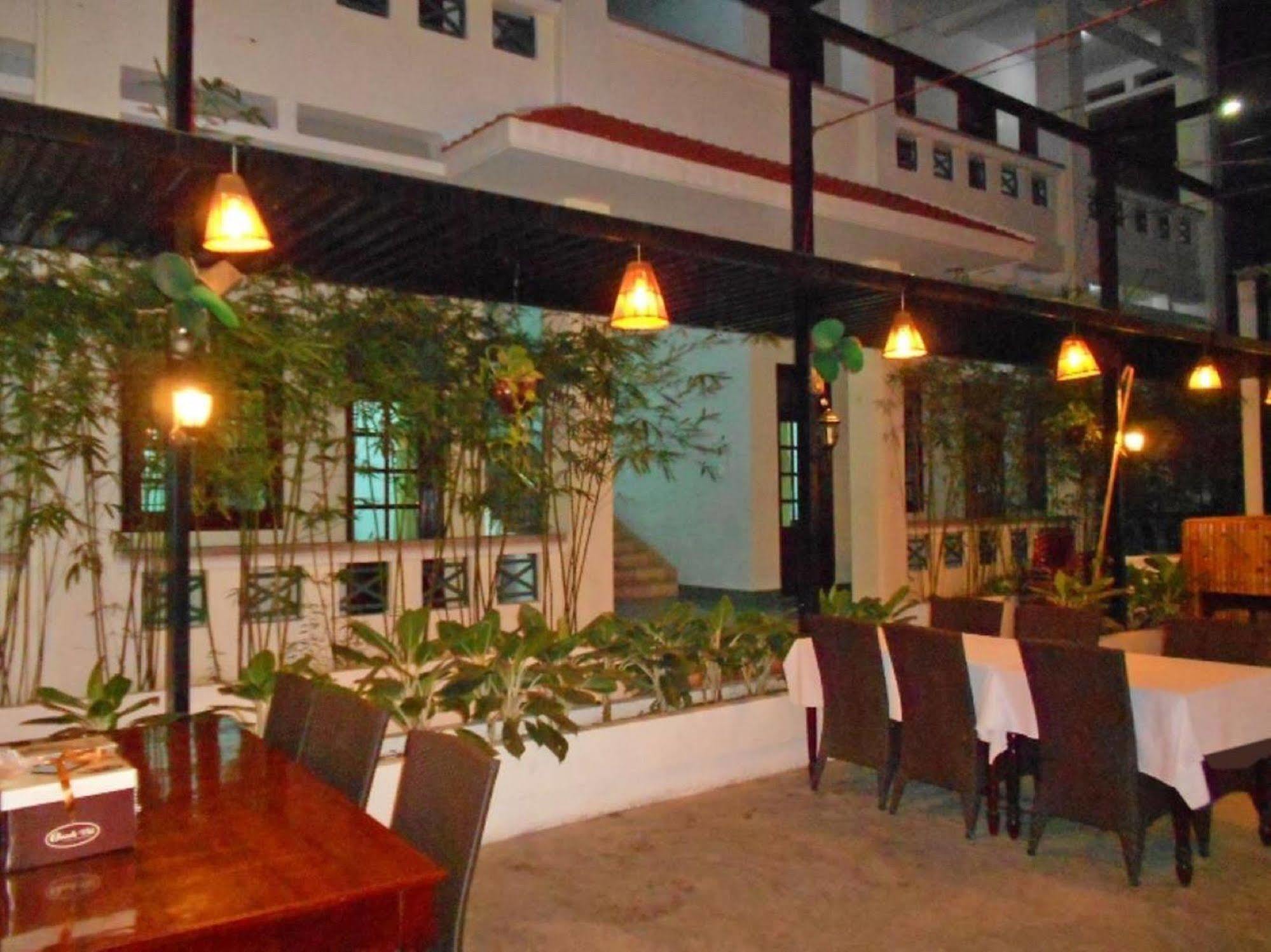 Oyo 381 Tuyet Mai Hotel