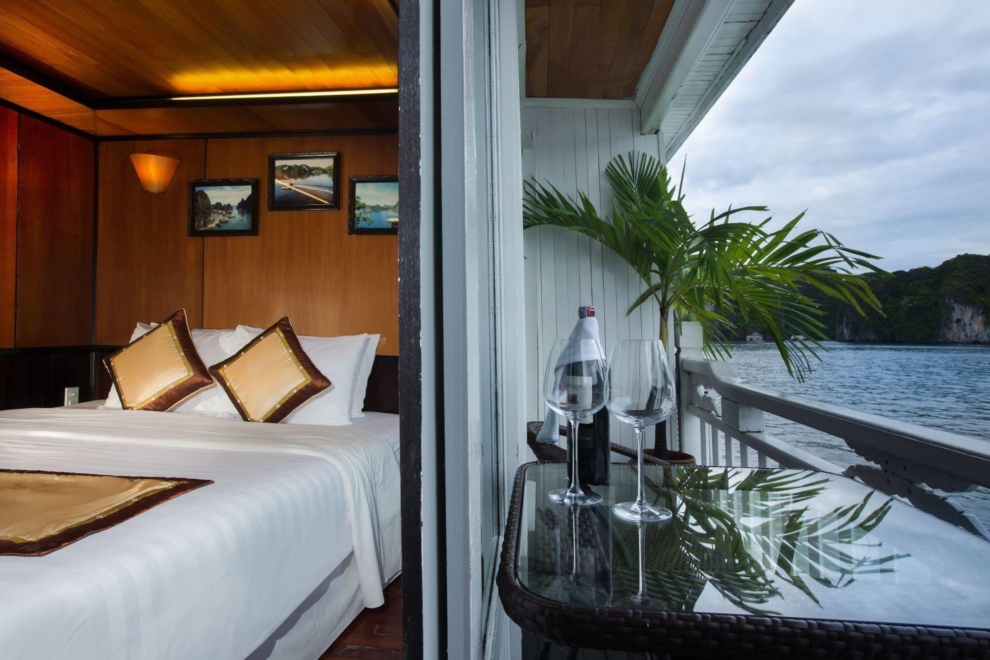 Syrena Cruises  Ha Long
