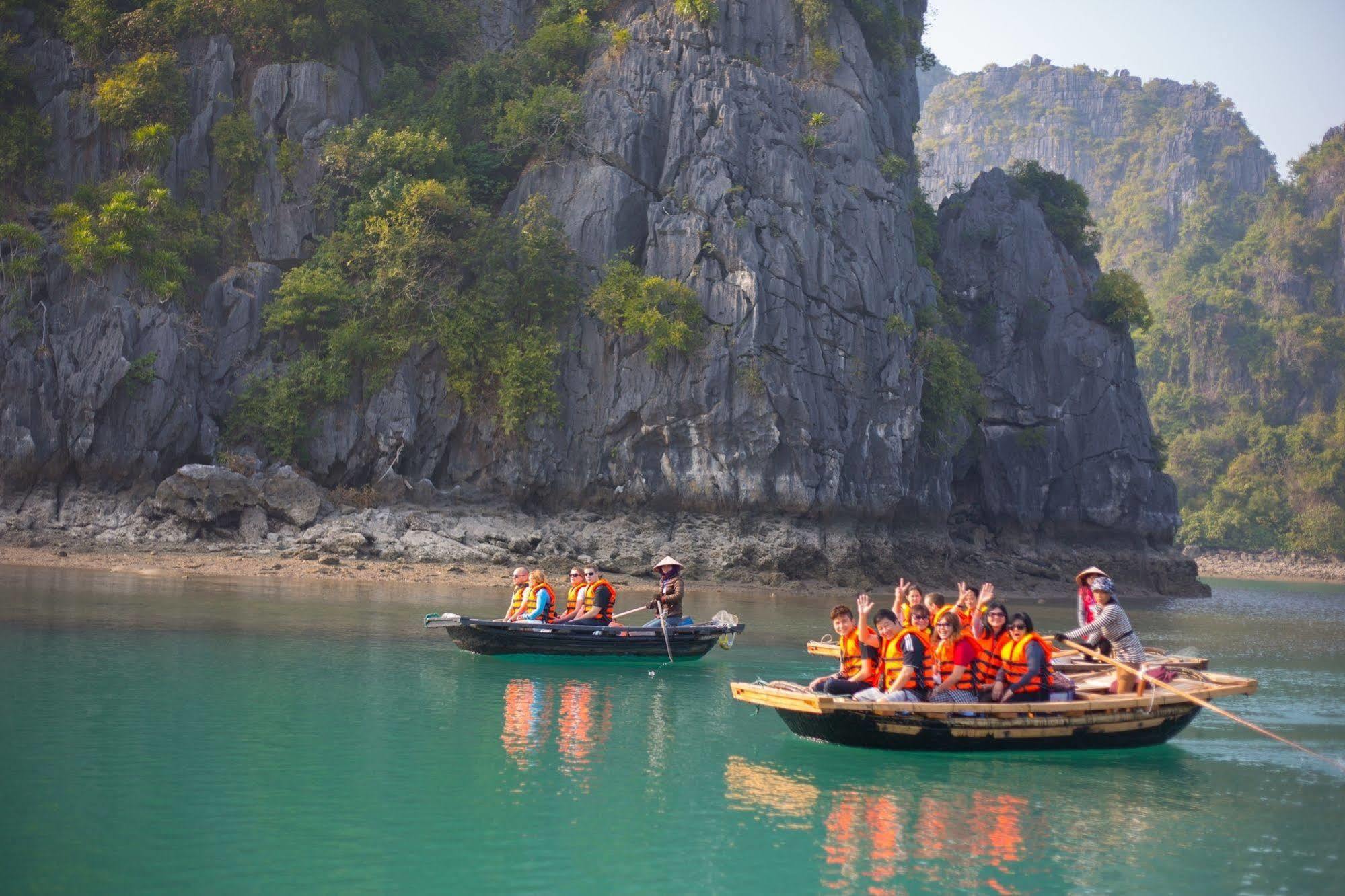 Syrena Cruises Ha Long