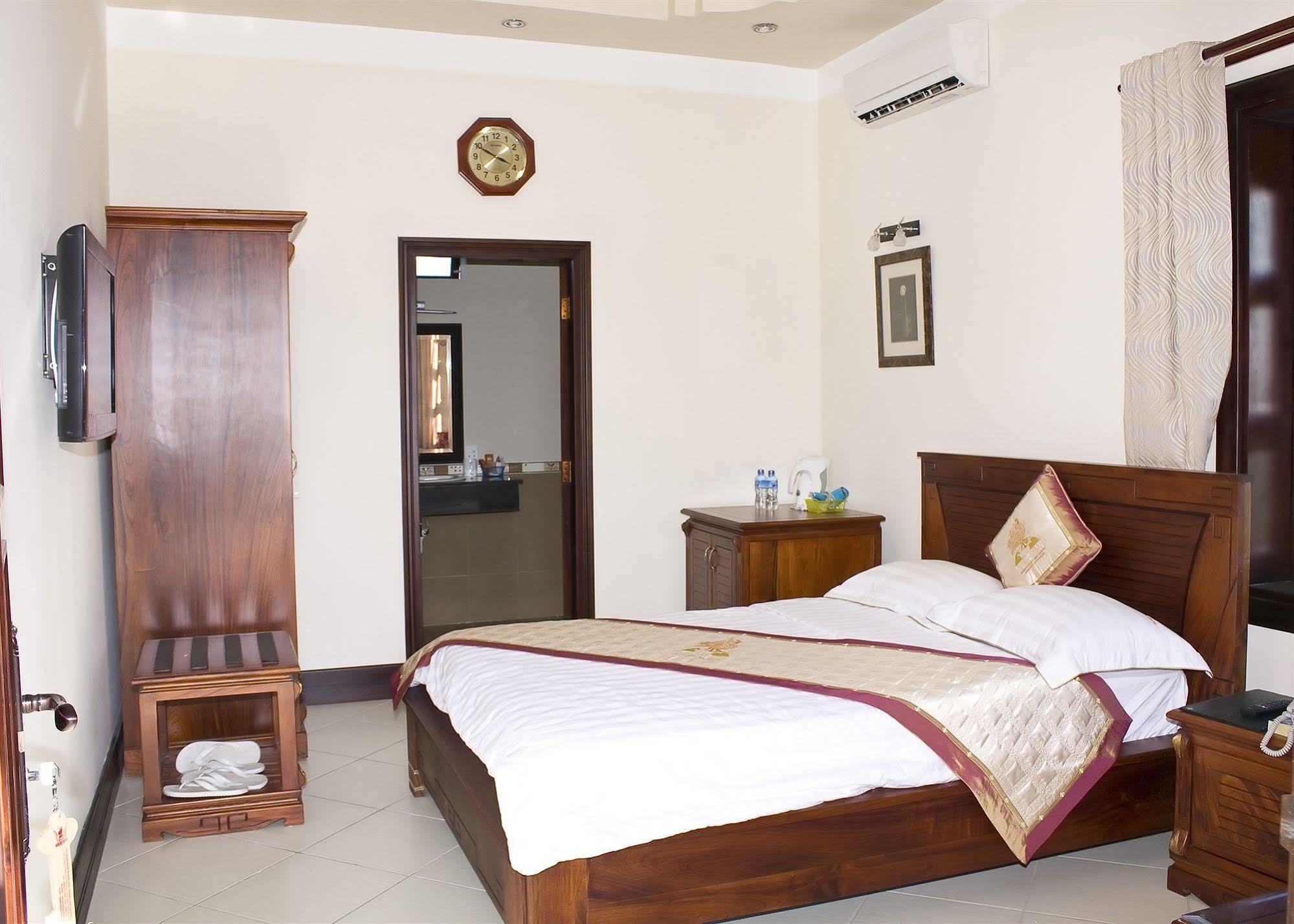 Khách sạn Con Ga Vang 3*