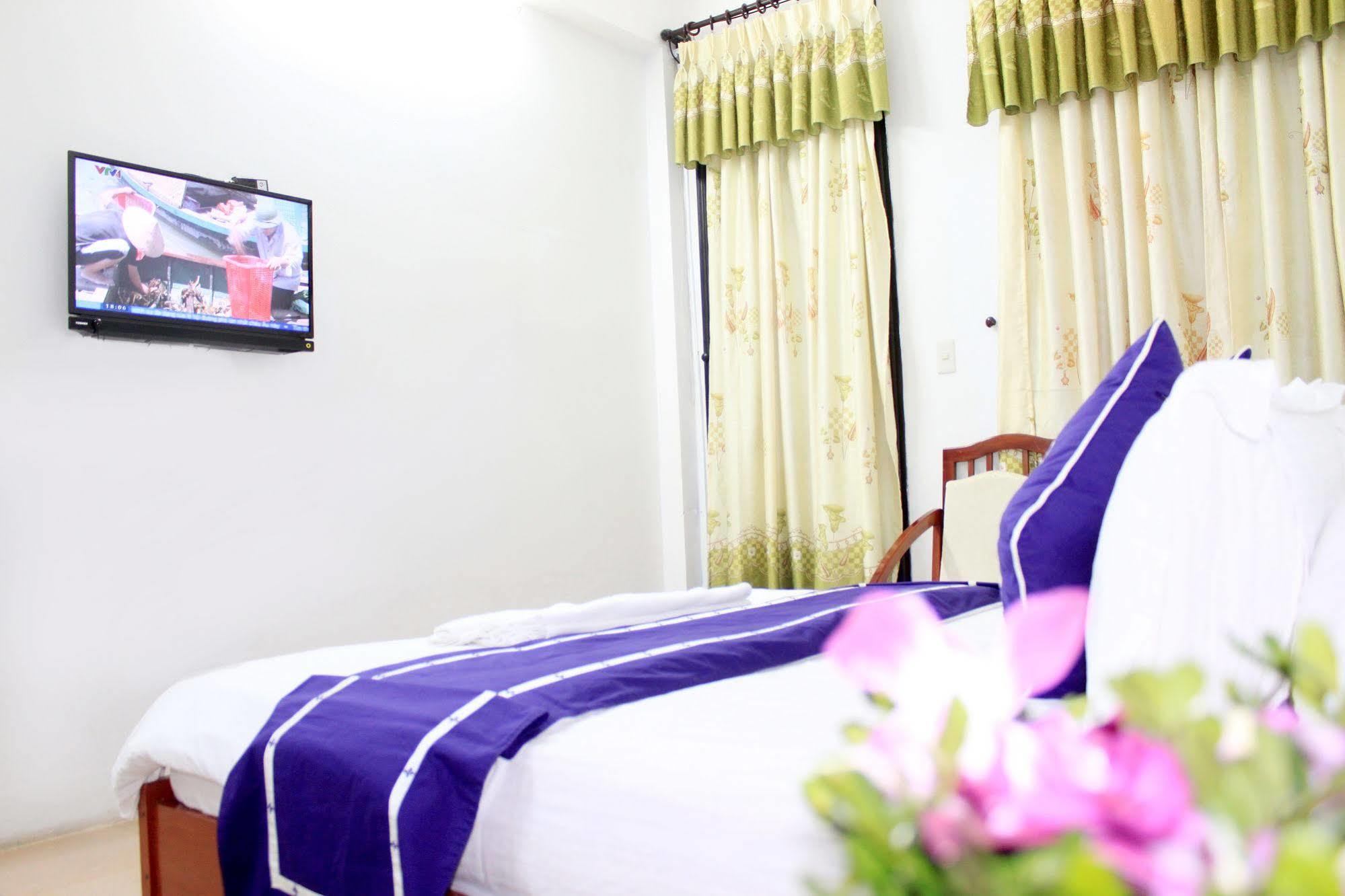 Khách sạn Ngôi Nhà Xanh