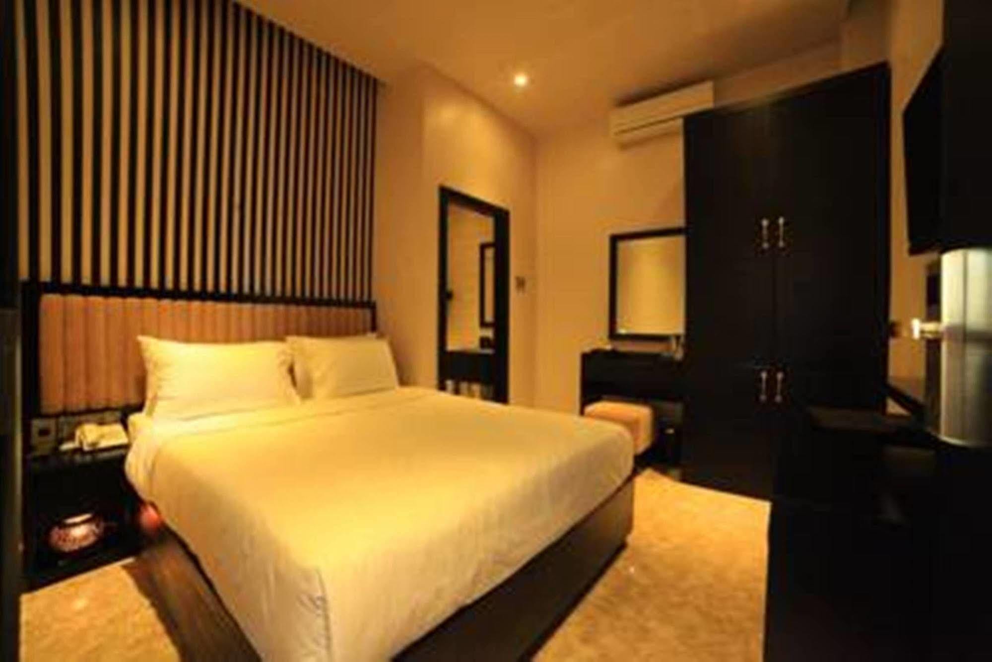 Bezel Hotel