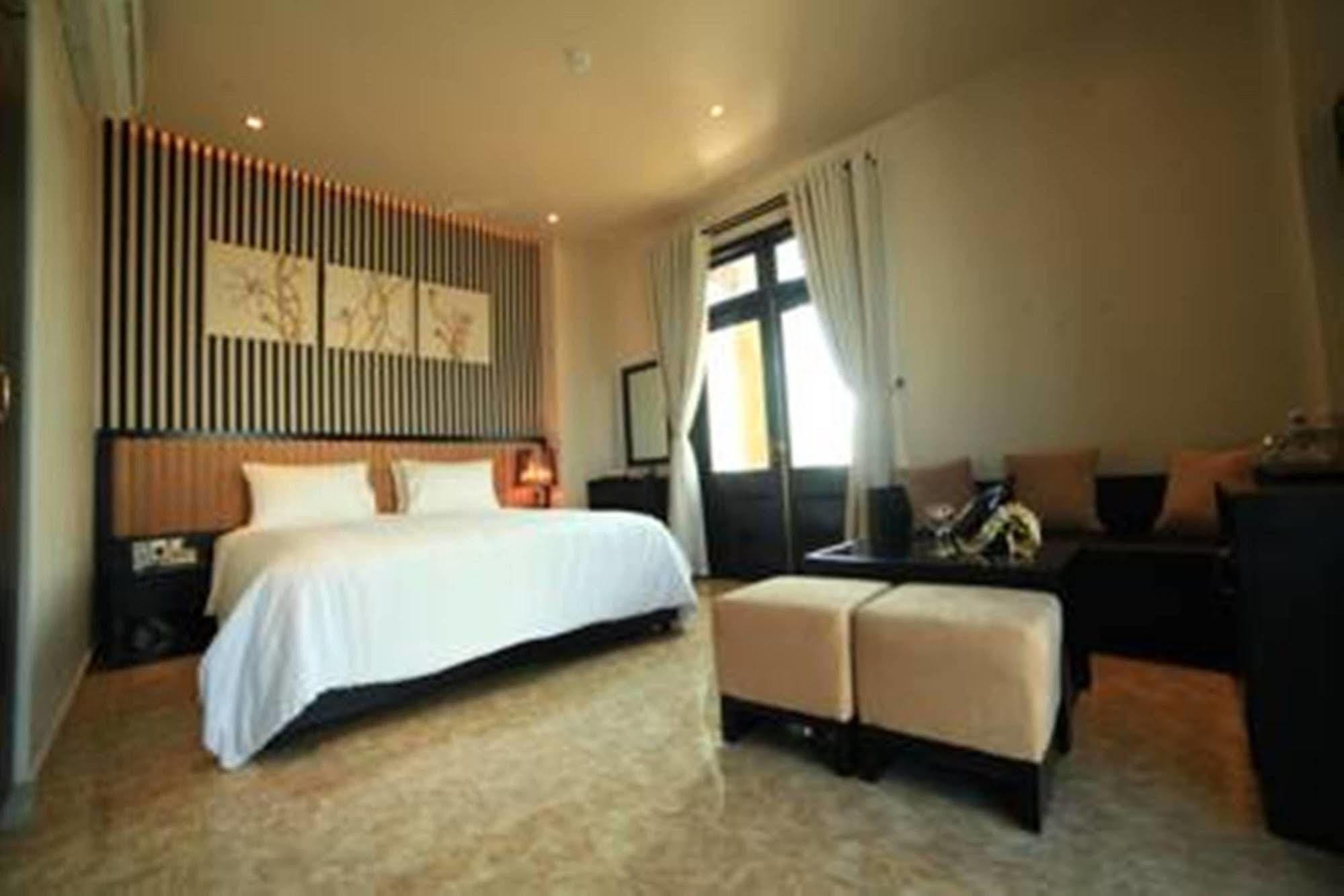 Hotel Bezel