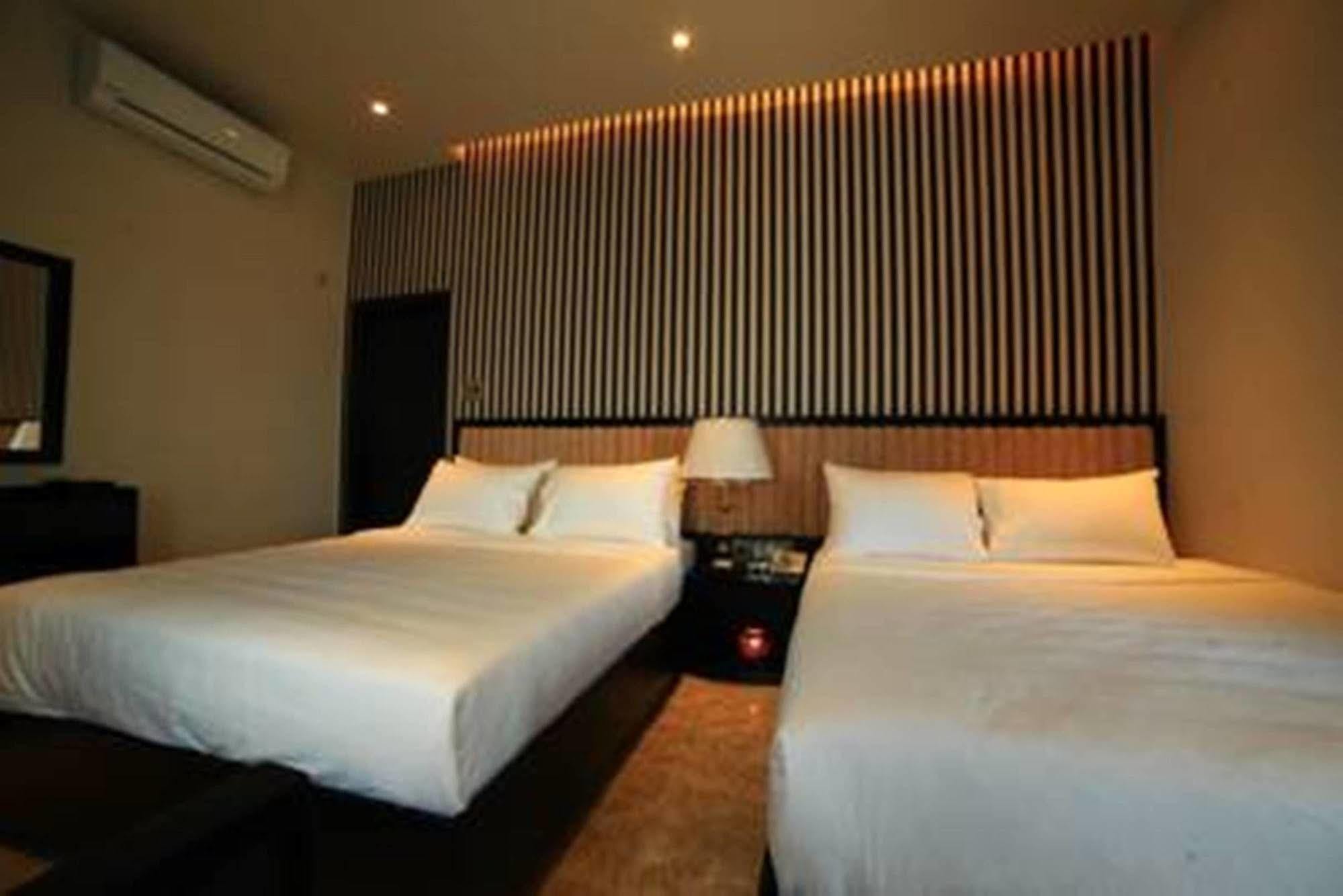 Bezel Hotel