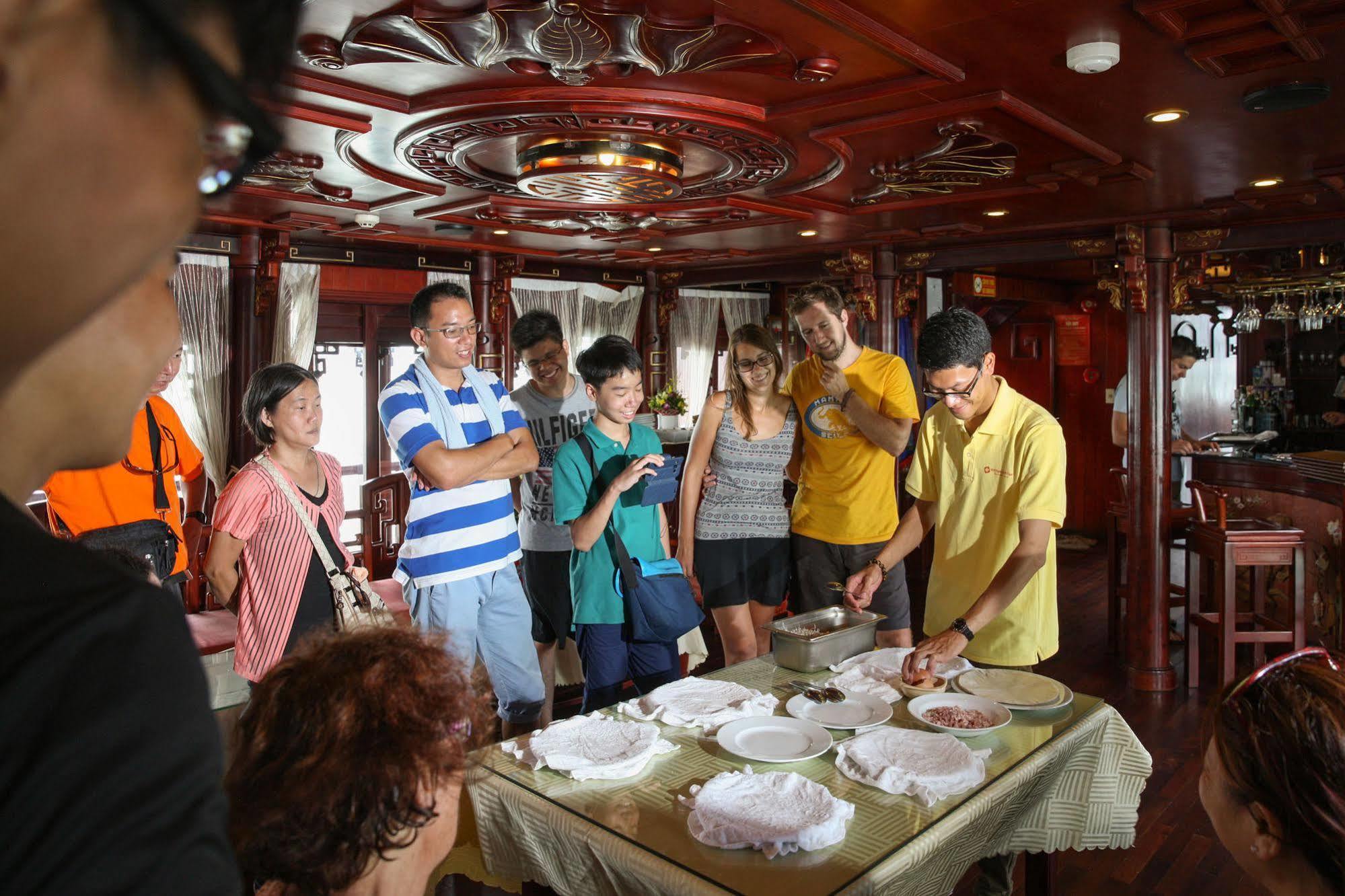 Royal Palace Cruise 