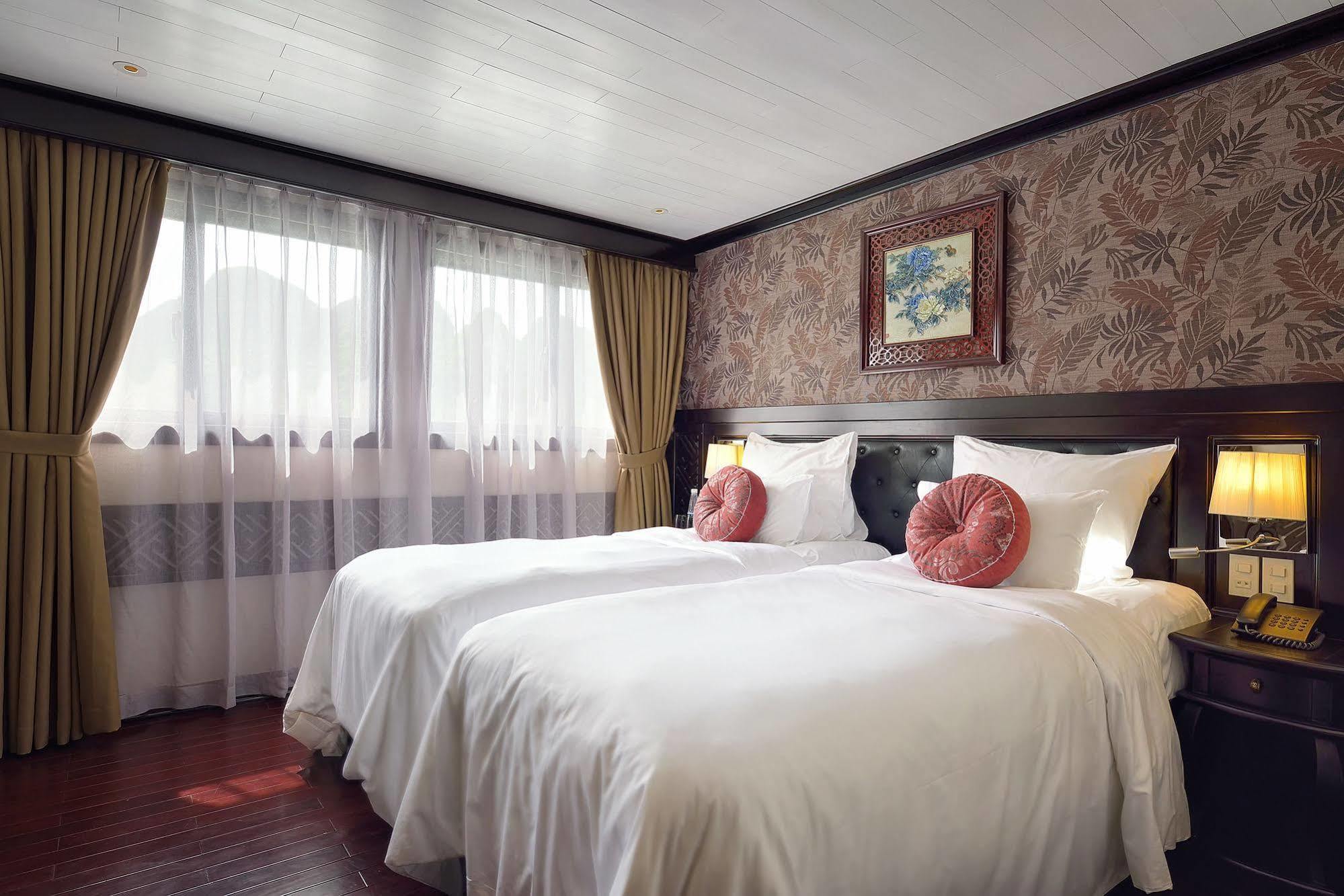 Paradise Sails Cruise  5*