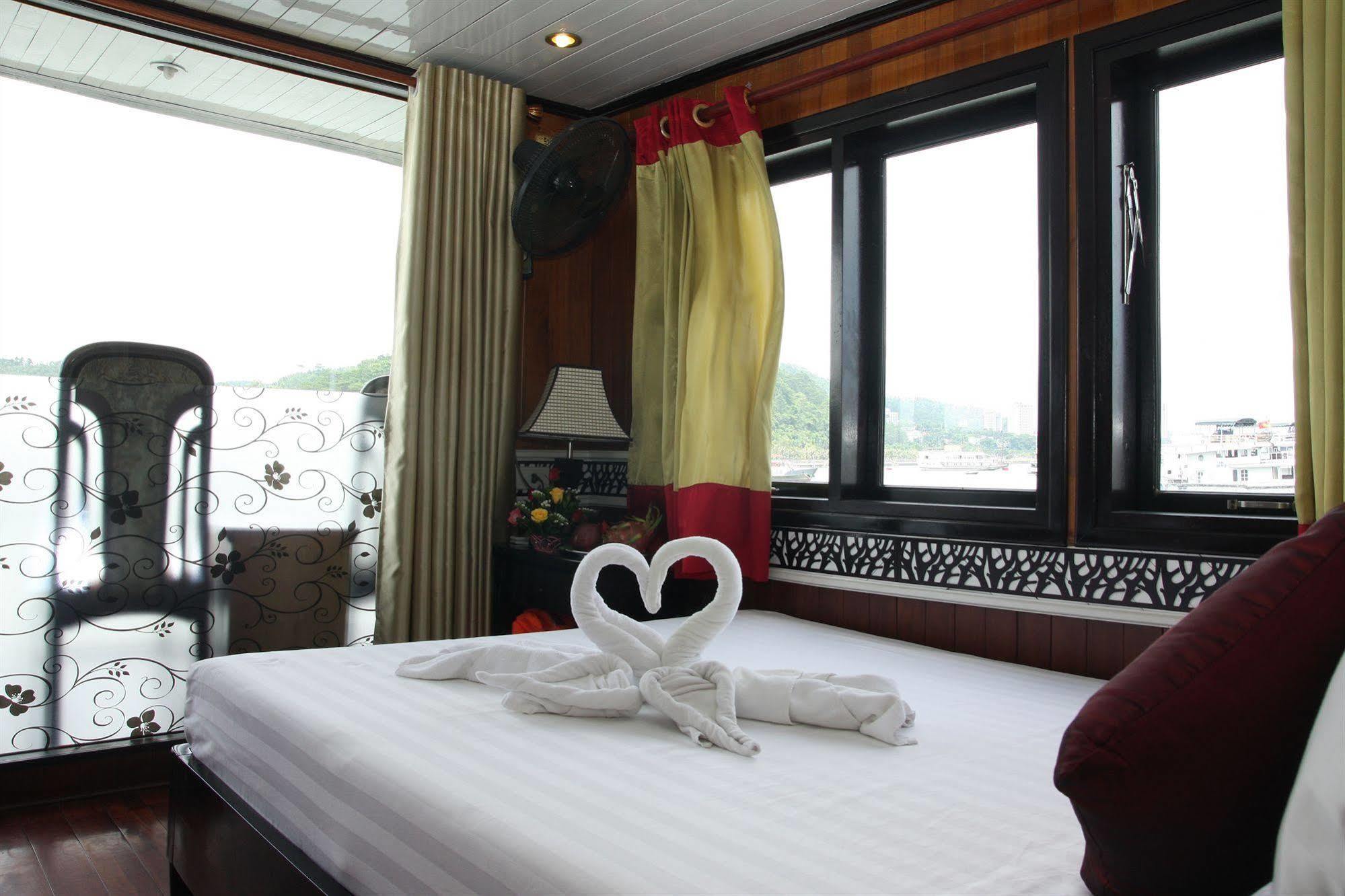 Paragon Cruise  Ha Long