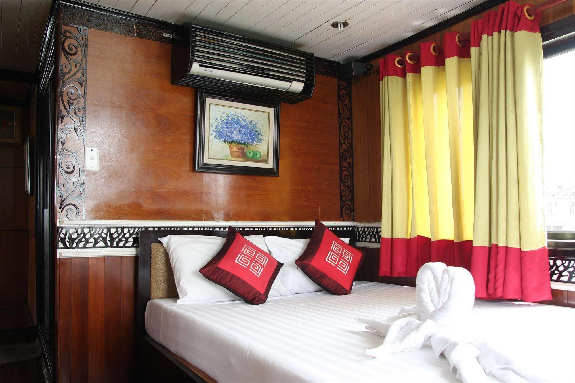  Paragon Cruise Ha Long