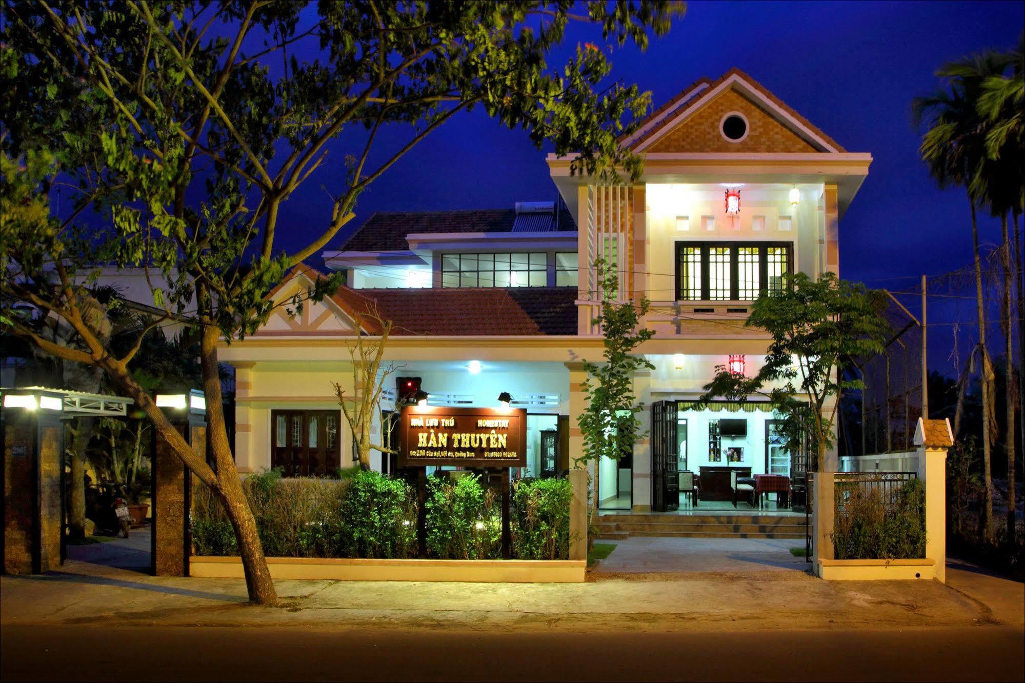 Thuyen * Hoi An