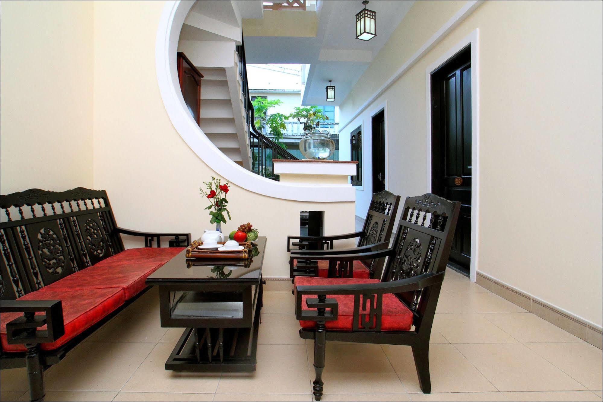 Thuyen Homestay *