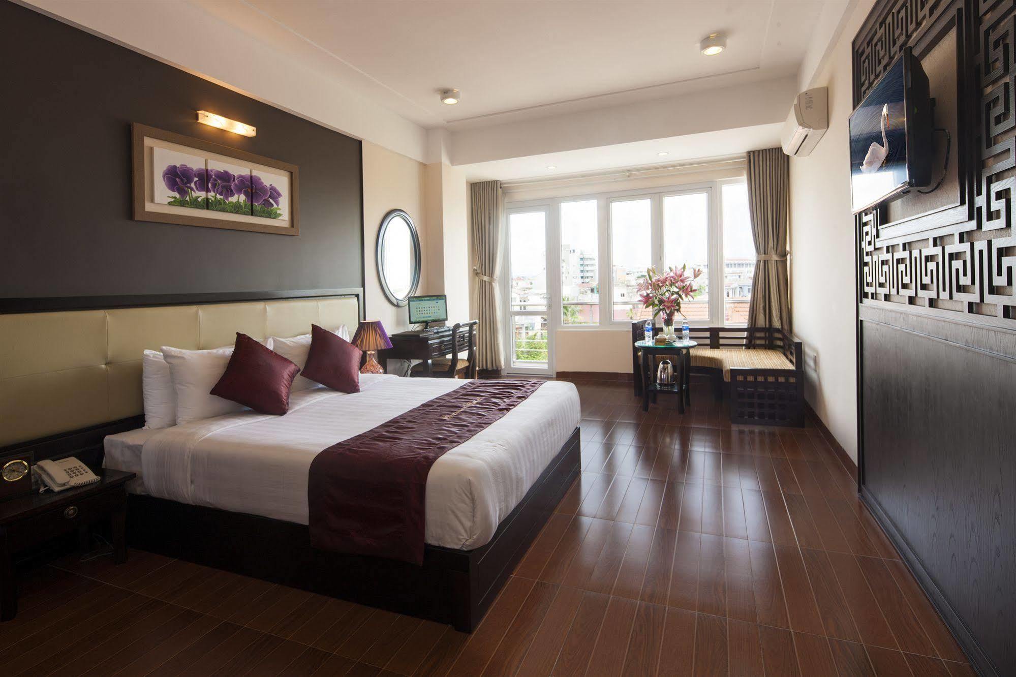 Hotel Serene Palace