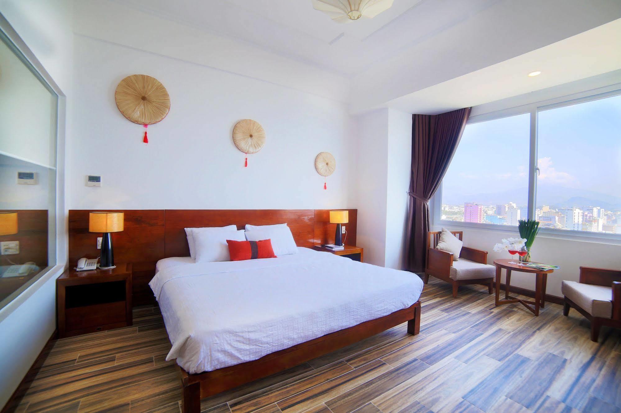 The Light Hotel Nha Trang