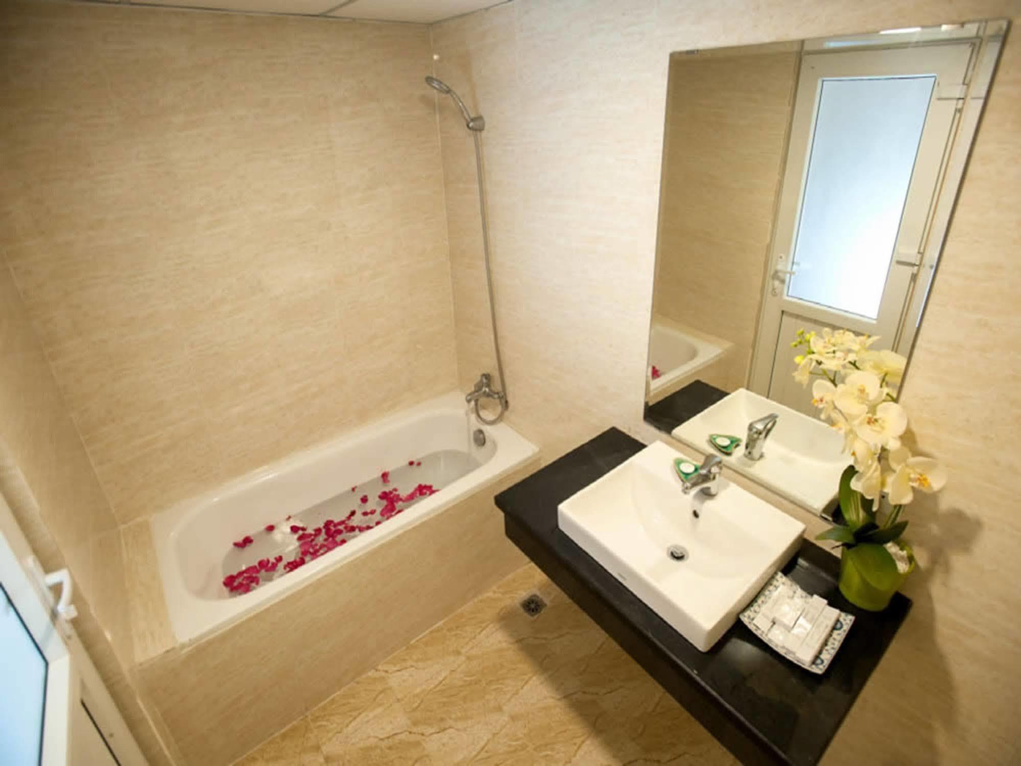 Spring House Khách sạn 3*