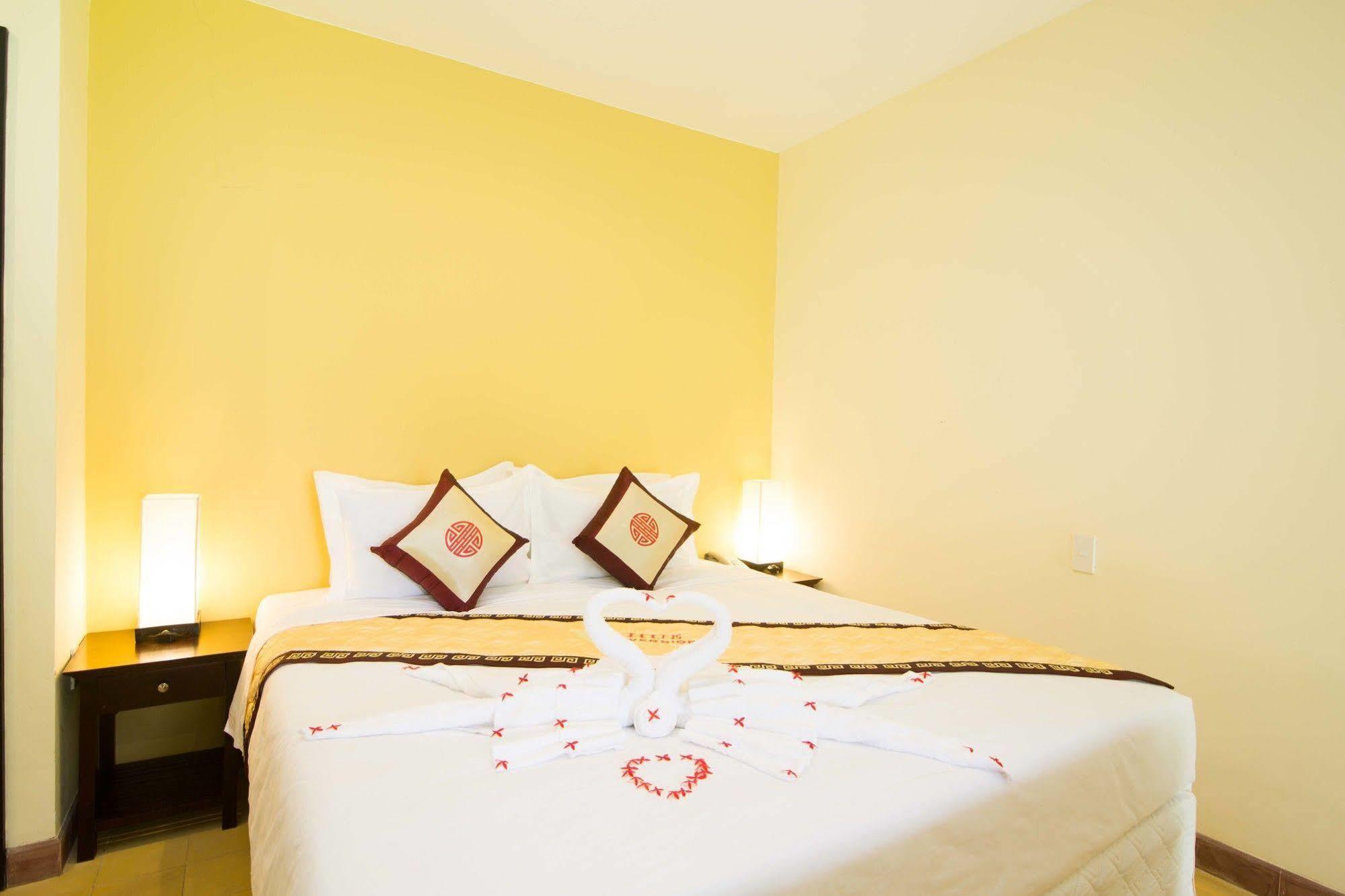 Riverside Boutique & 4*
