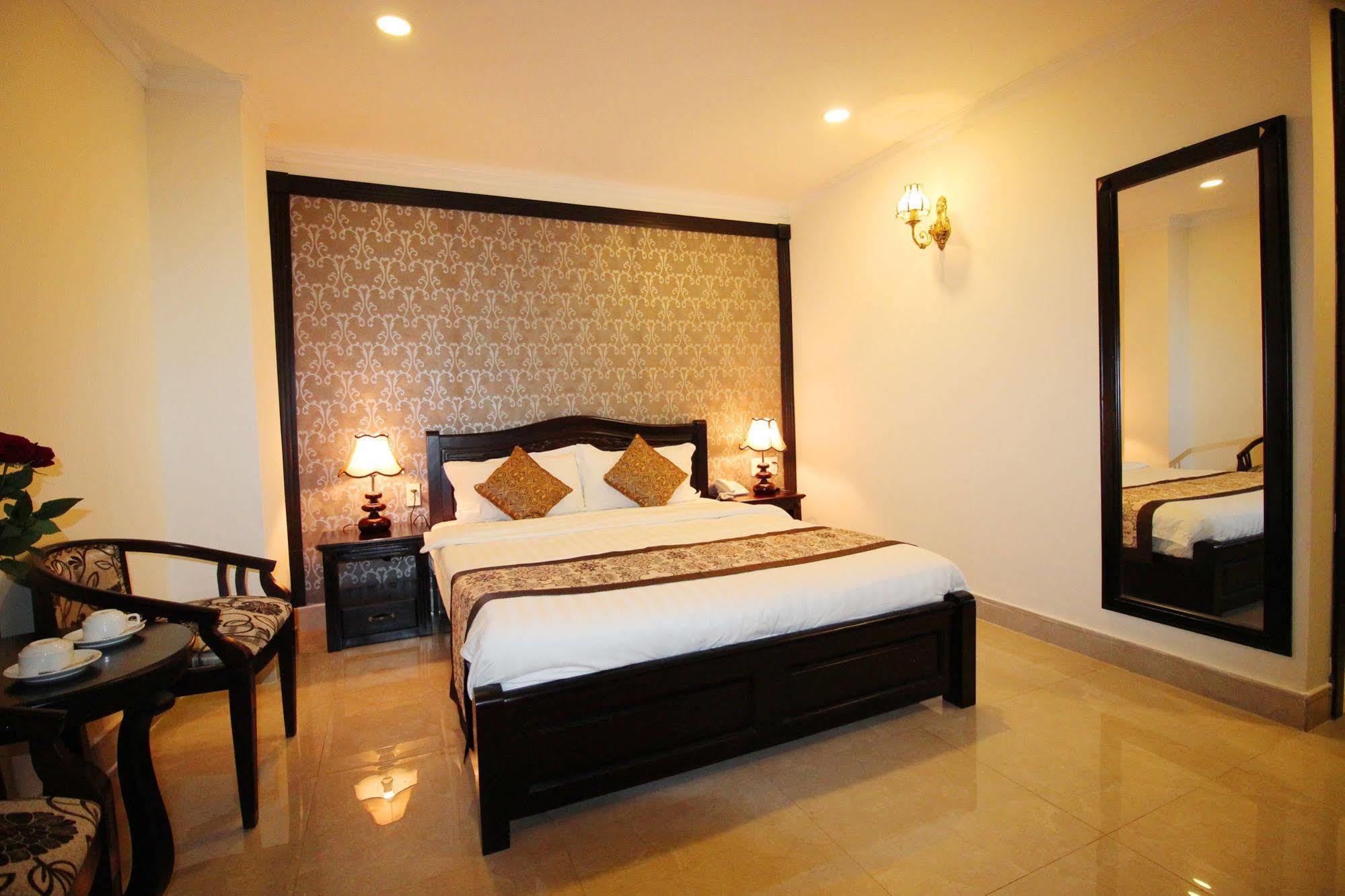 Royal Hotel 3*