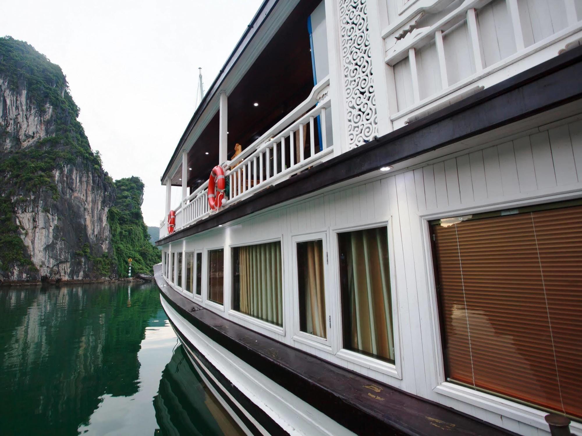 Viola Cruise Halong Bay  4*