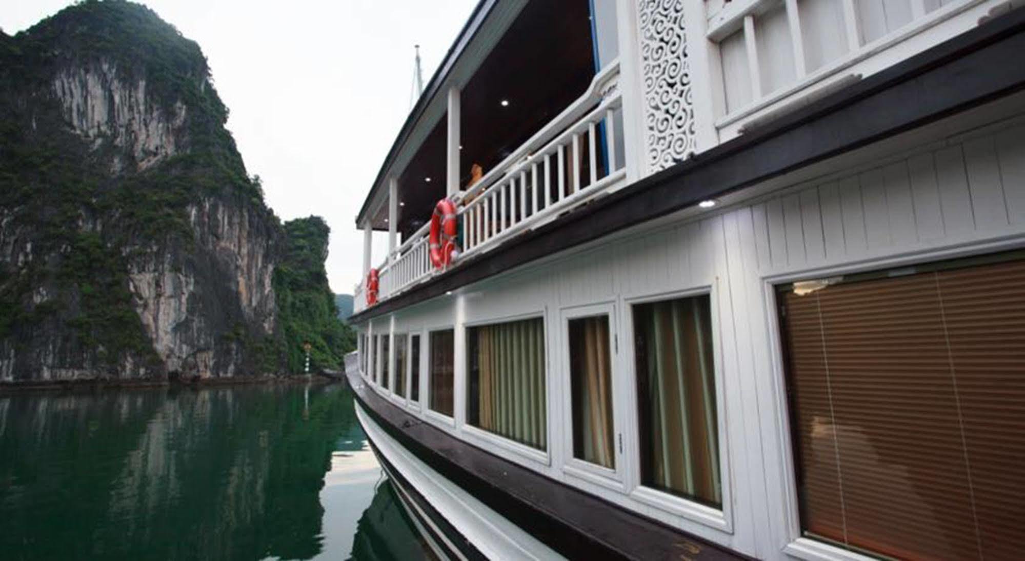 Viola Cruise Halong Bay 4*