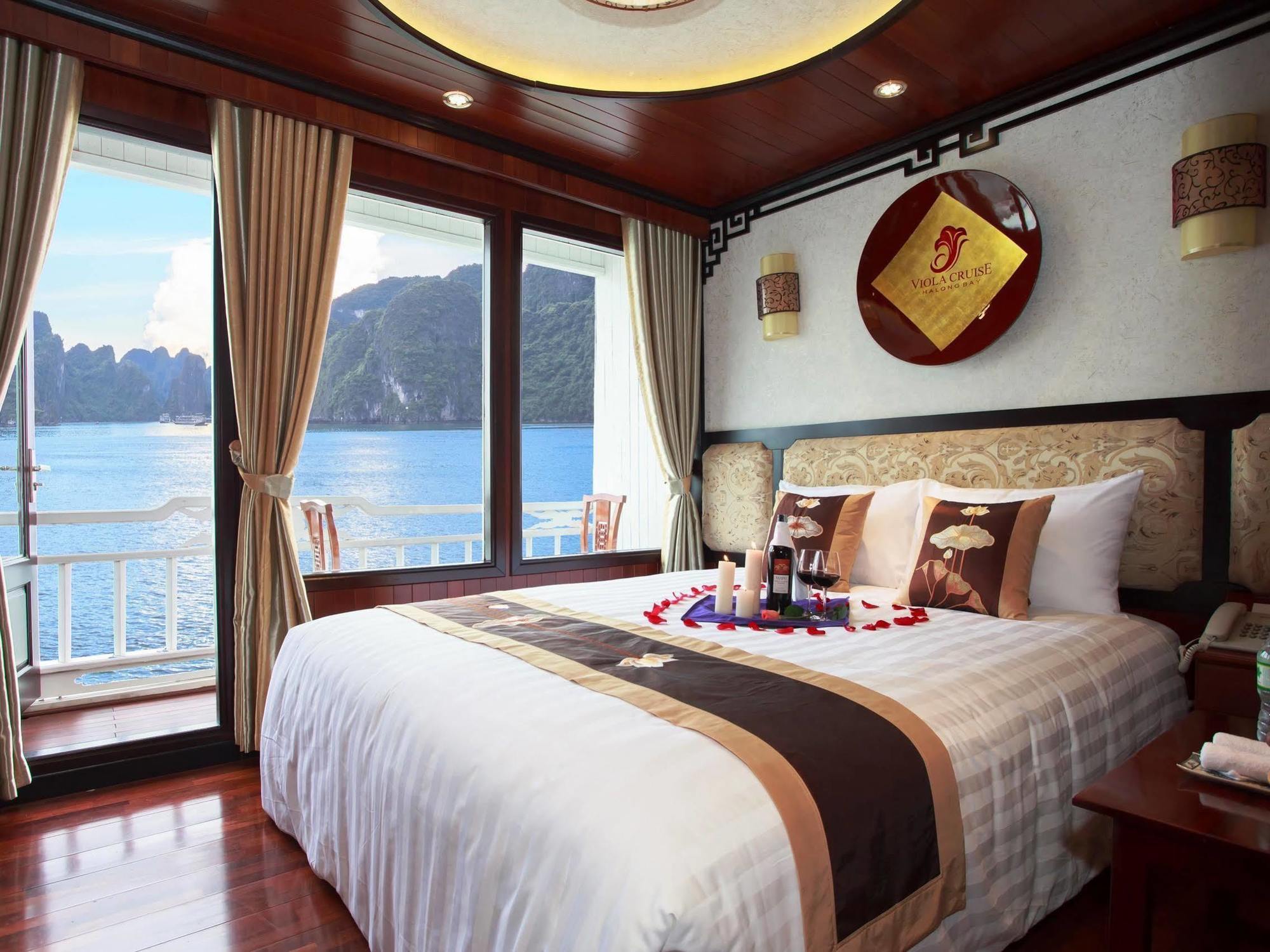 Viola Cruise Halong Bay 
