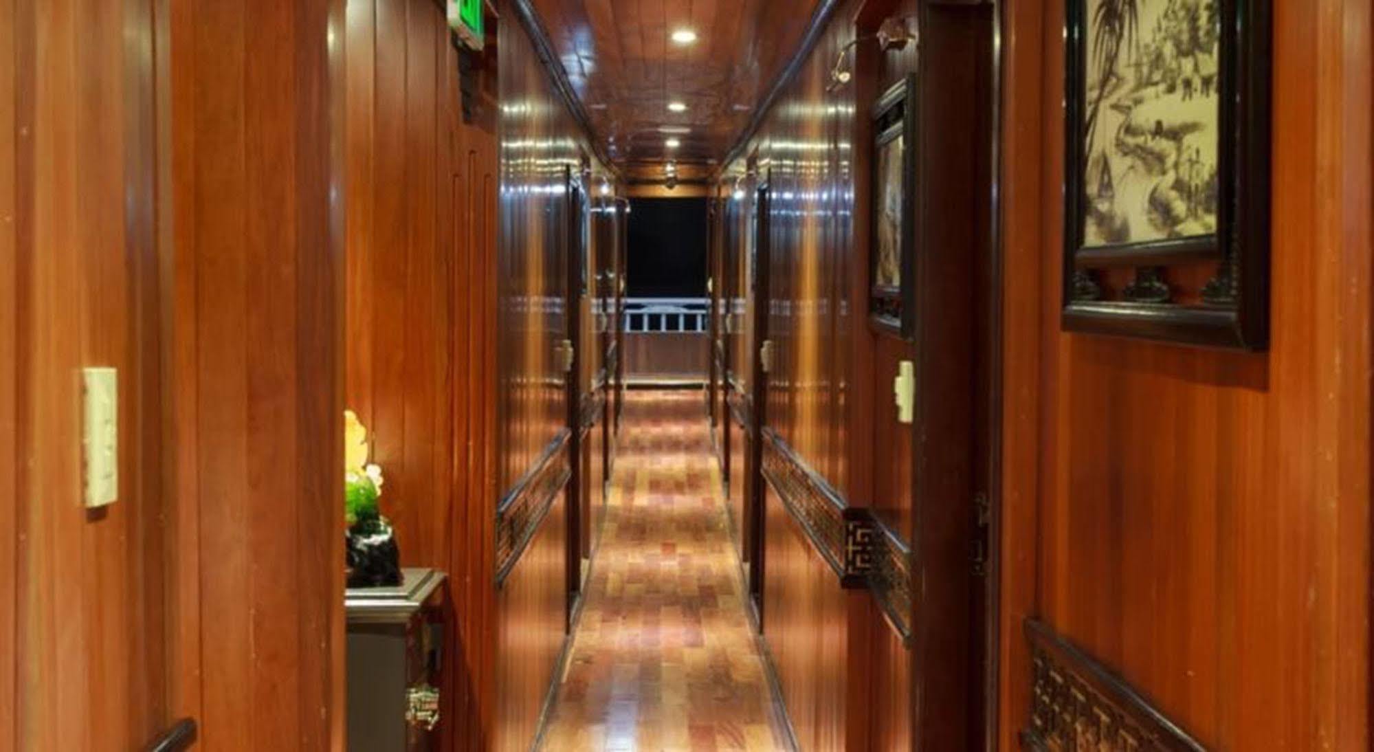 Viola Cruise Halong Bay 4* Ha Long