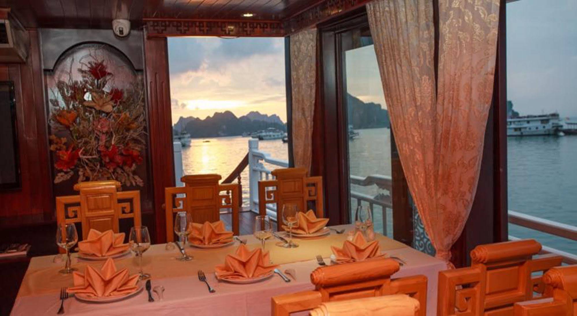  Viola Cruise Halong Bay