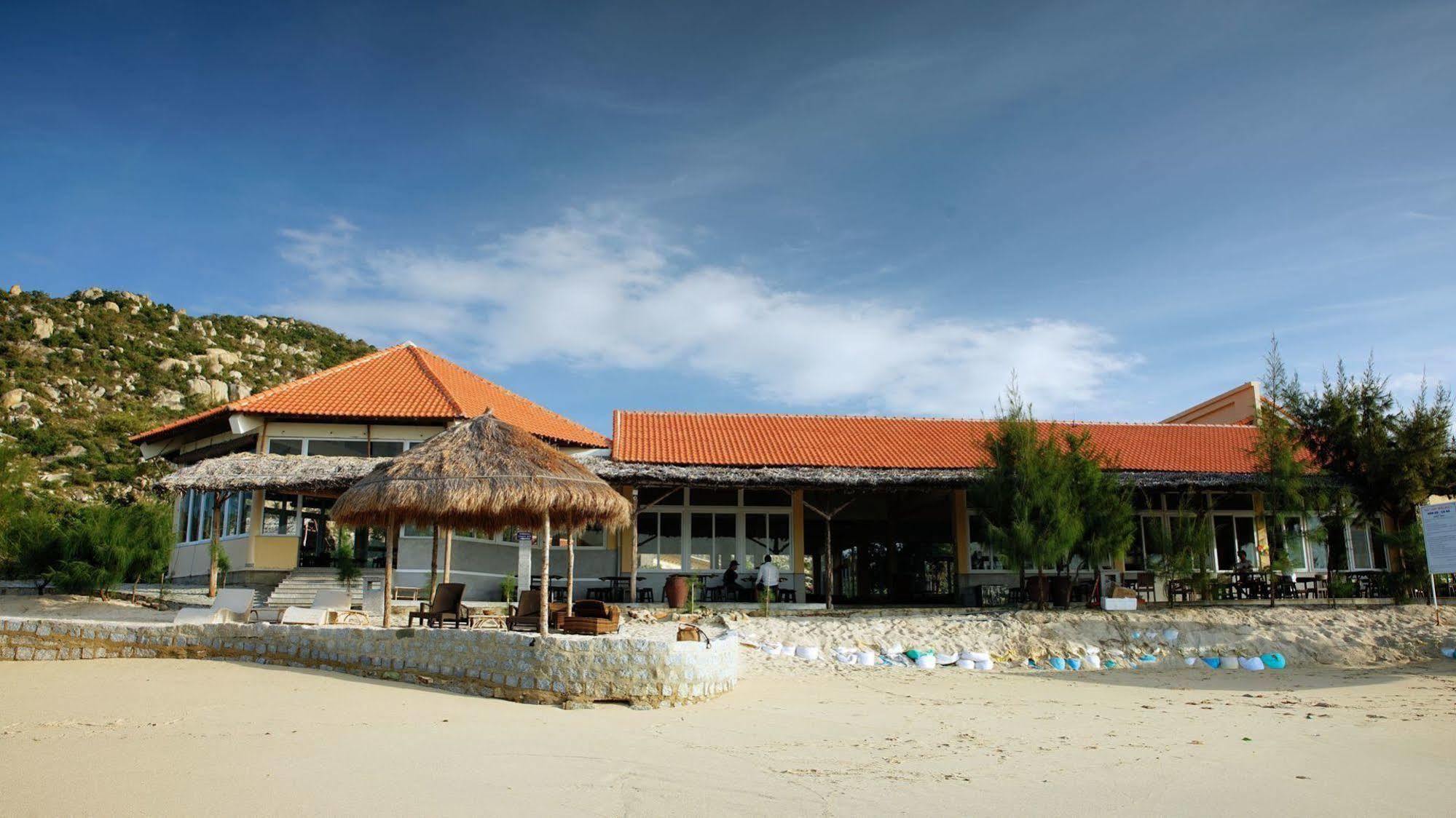 Khu nghỉ mát Hòn Cò - Cà Ná 3*