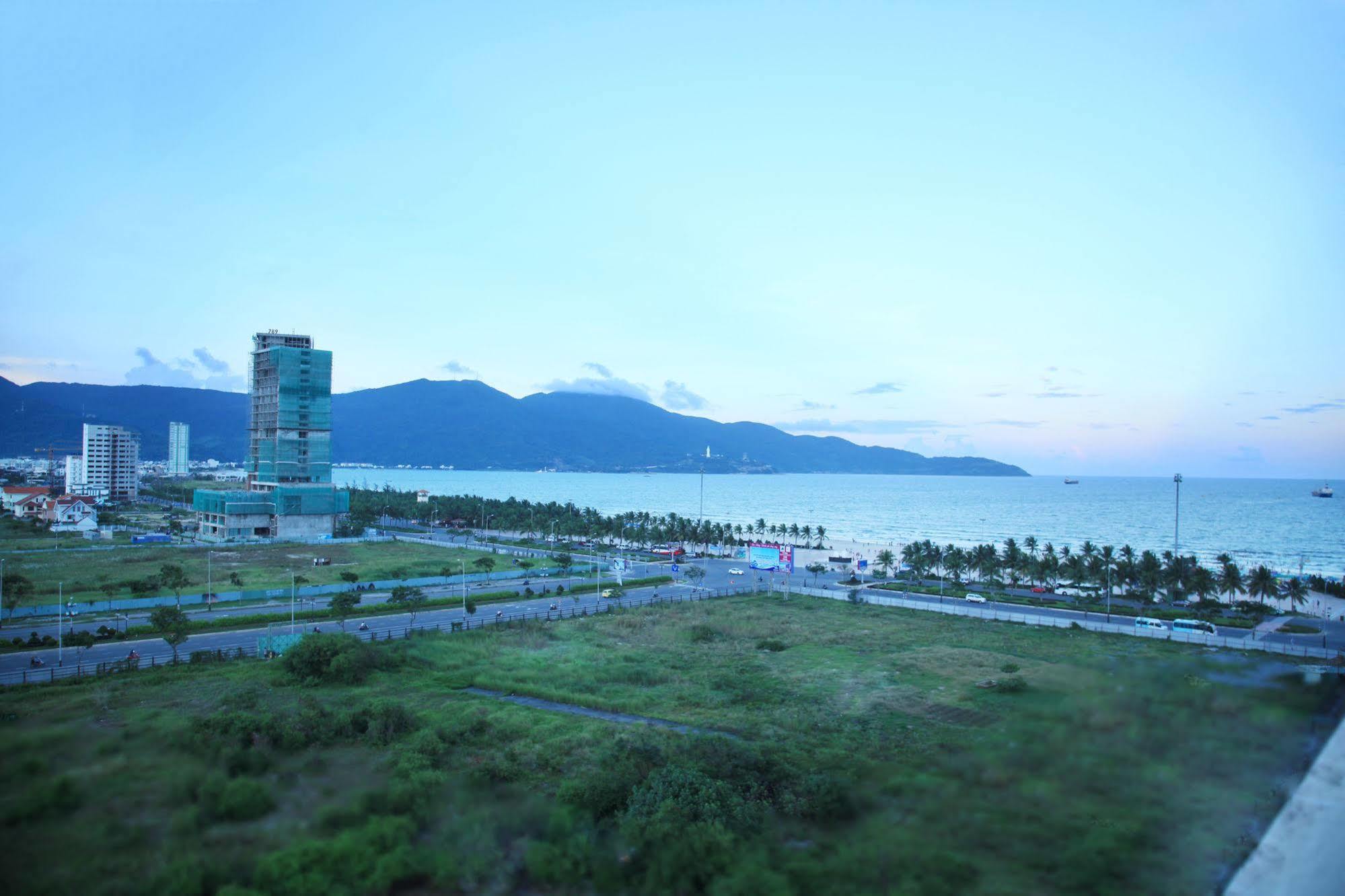 Hotel House Land 2