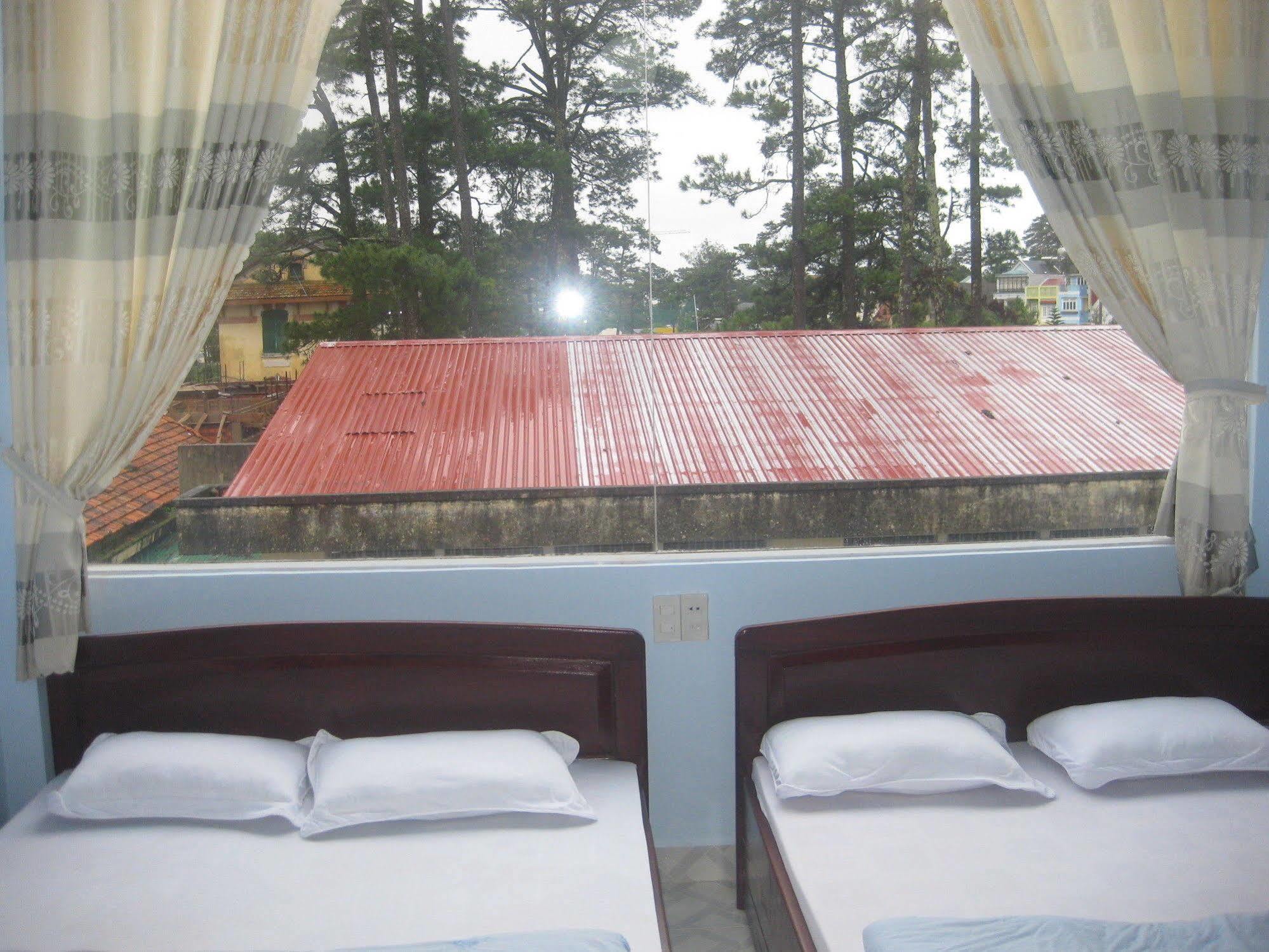 Hotel Long Vuong *