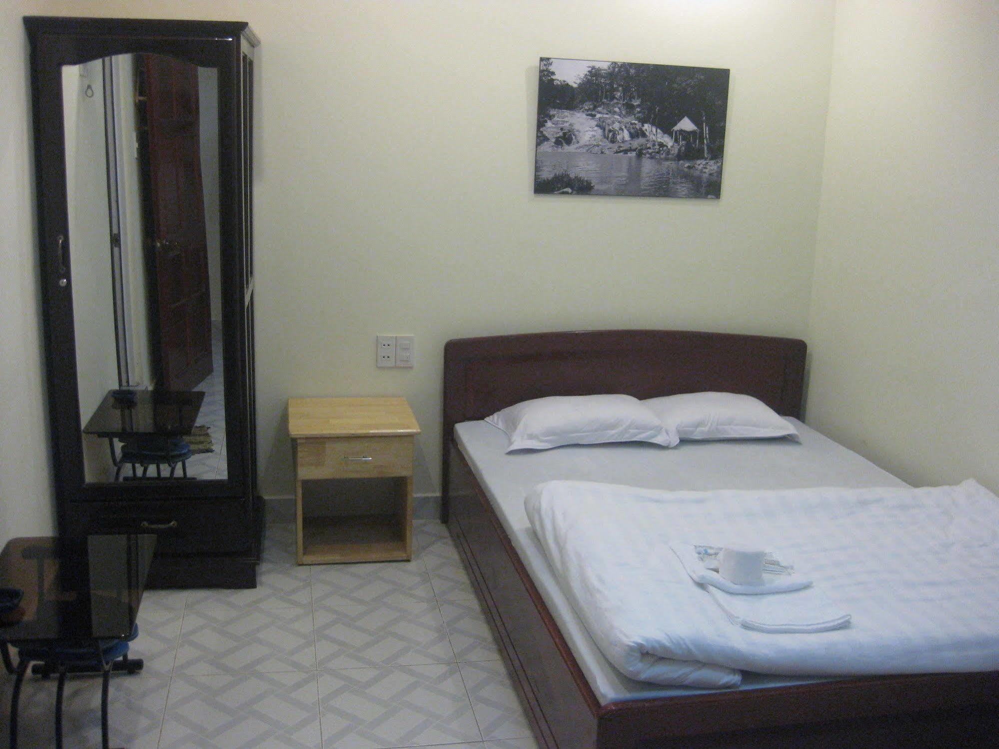 Long Vuong Hotel *