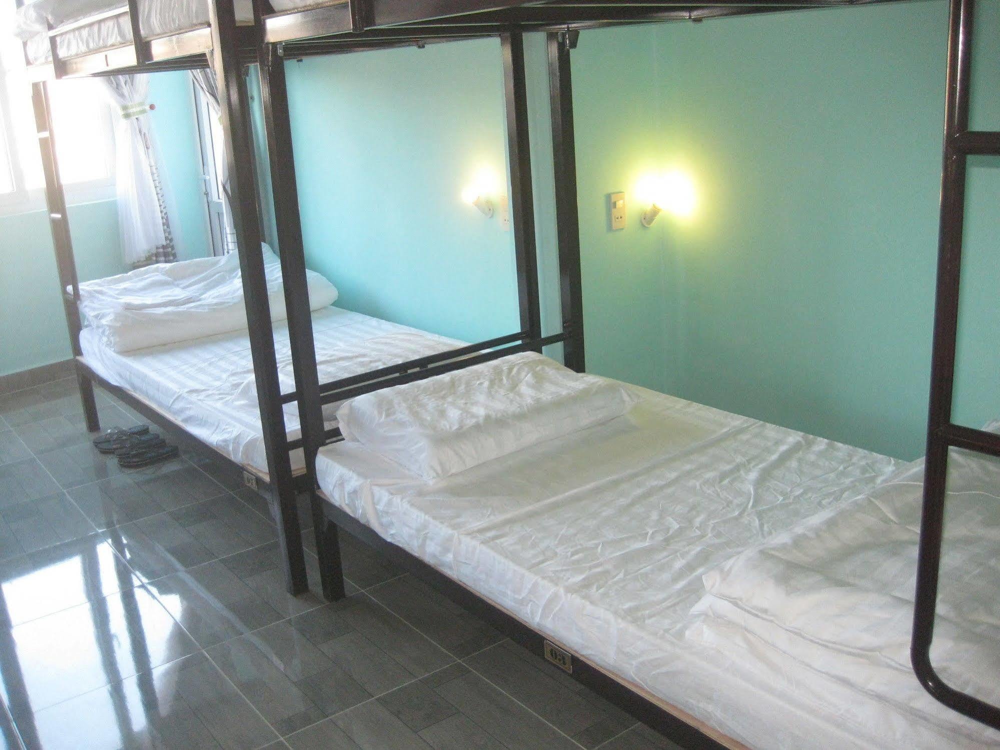 Hotel Long Vuong *