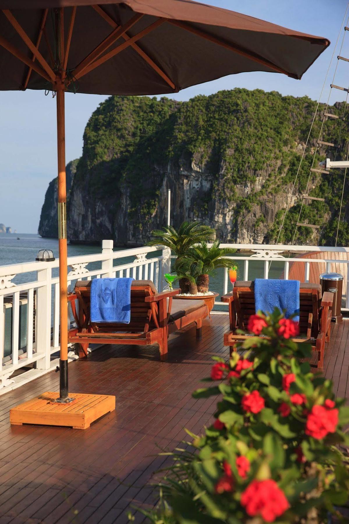  Garden Bay Luxury Cruise