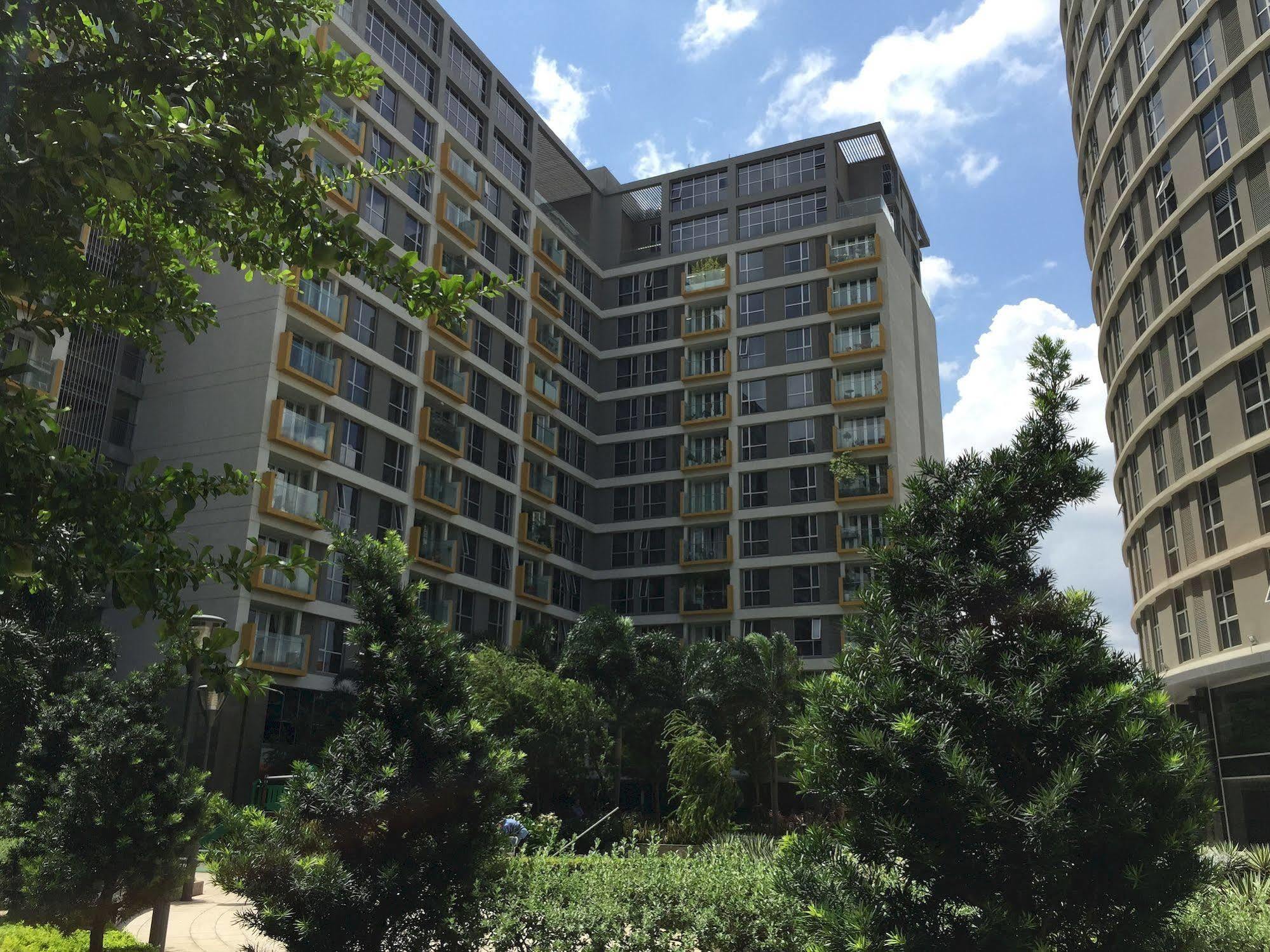 Bluesky Serviced Airport Plaza Apartment