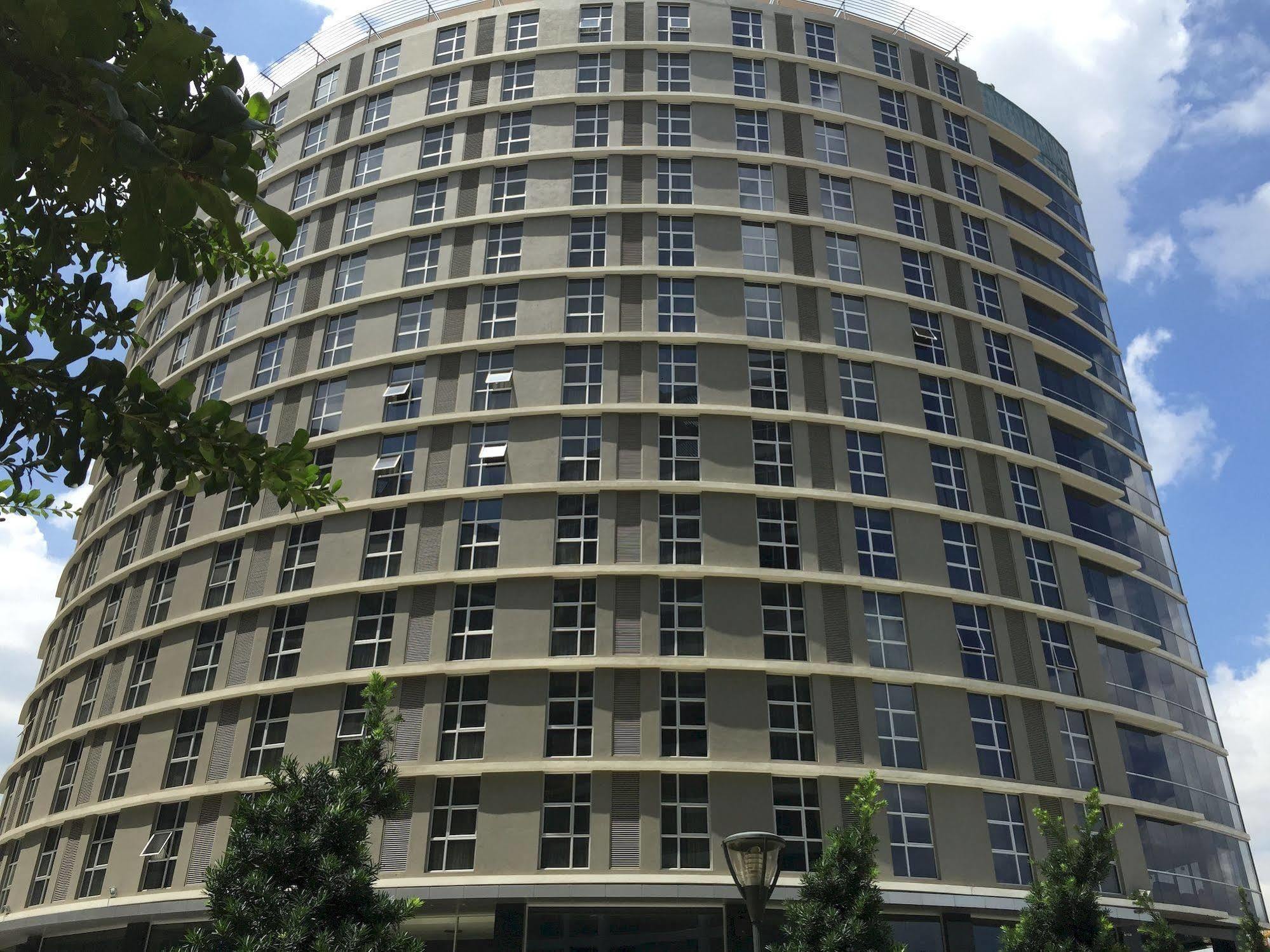 Bluesky Serviced Airport Plaza Apartment